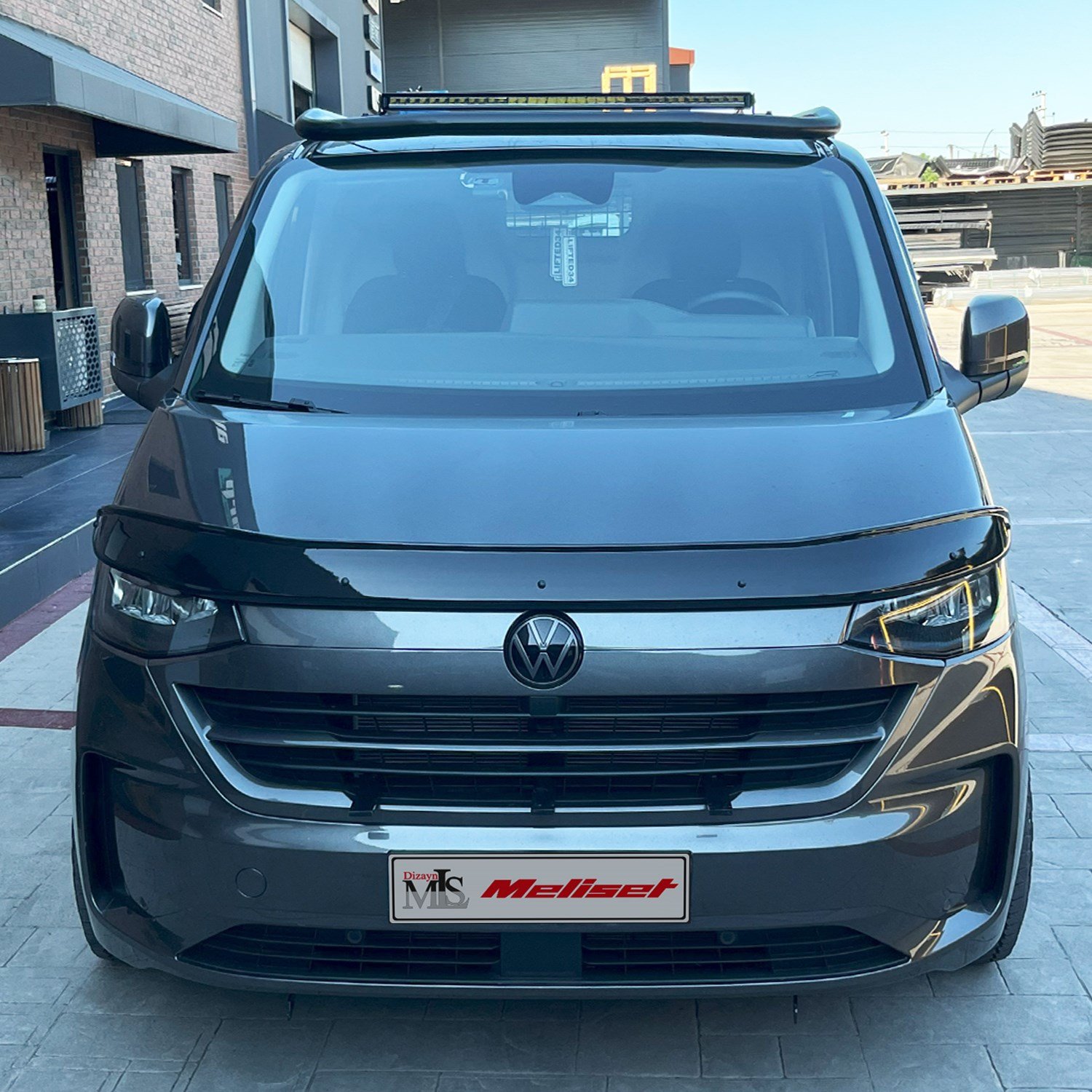 Volkswagen Transporter T7 Ön Kaput Rüzgarlığı 2024 Yılı ve Sonrasına Uyumludur
