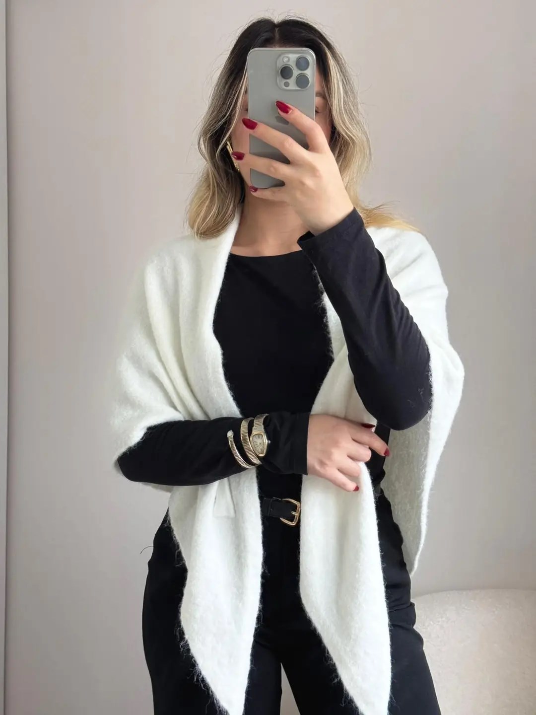 Yumuşak Dokulu Detay Üçgen Şal Siyah