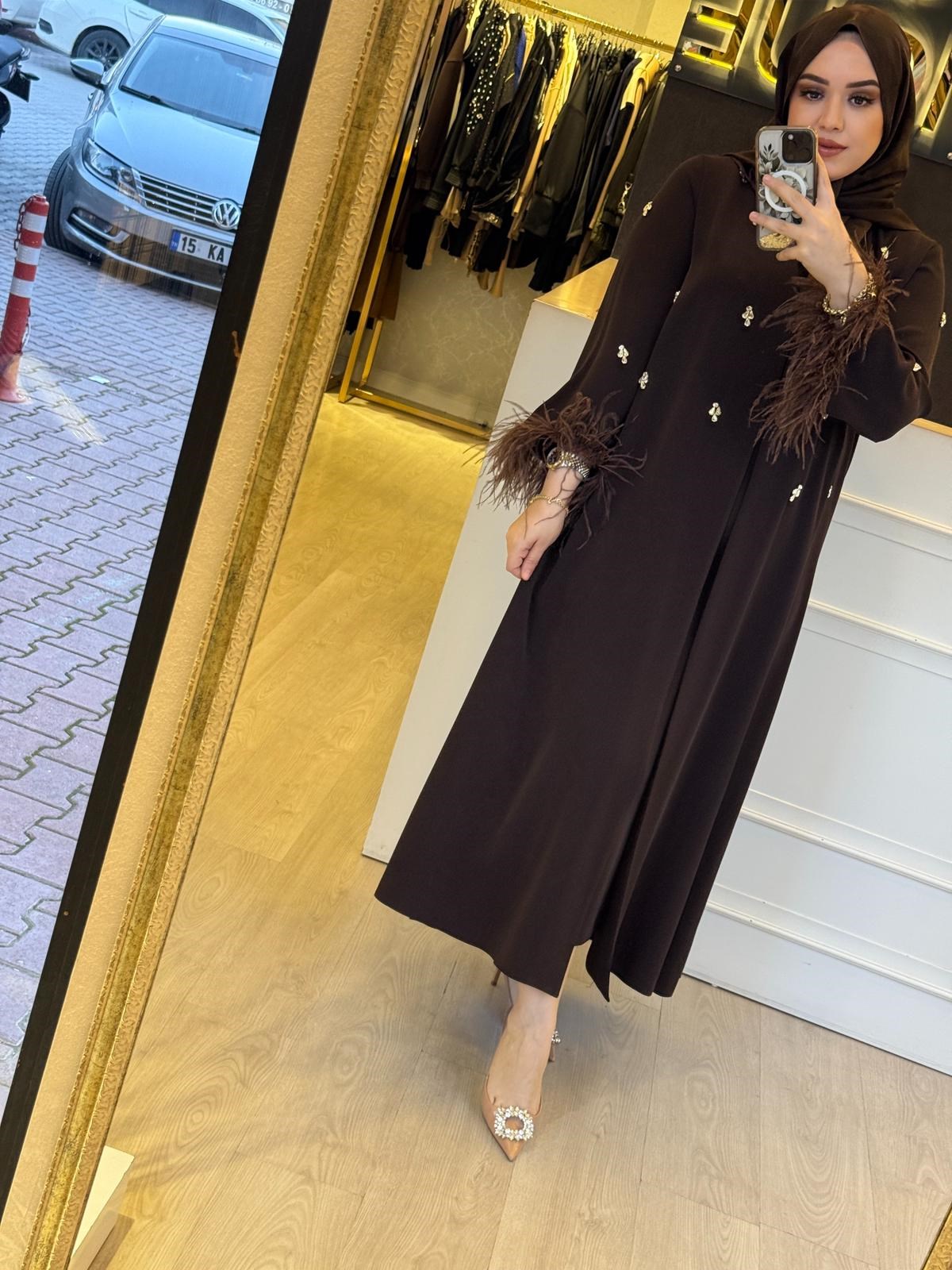 ZIGAY Bilek Ucu Tüy Detaylı Pırlanta İşlemeli Tasarım  Abaya