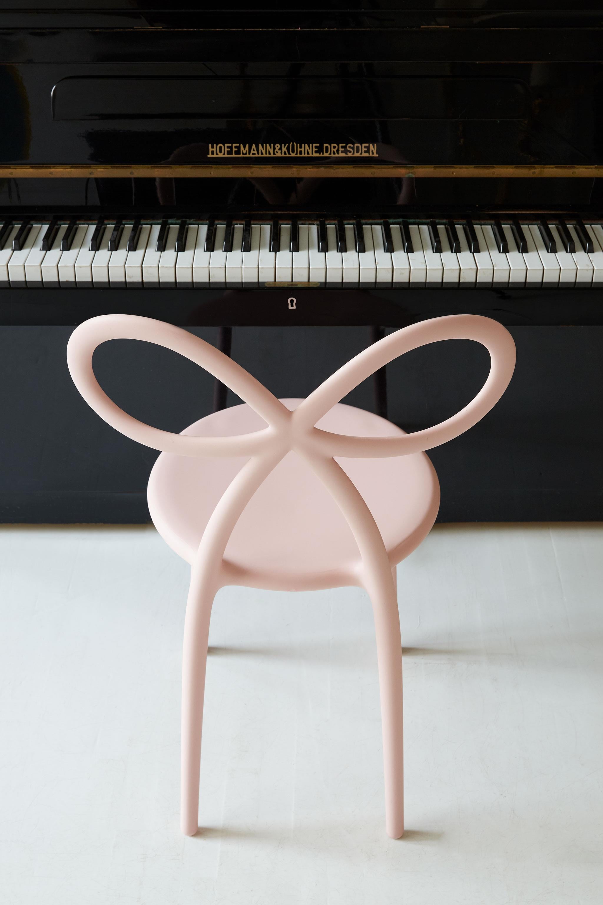 Ribbon Chair Pink Matte Pack -1