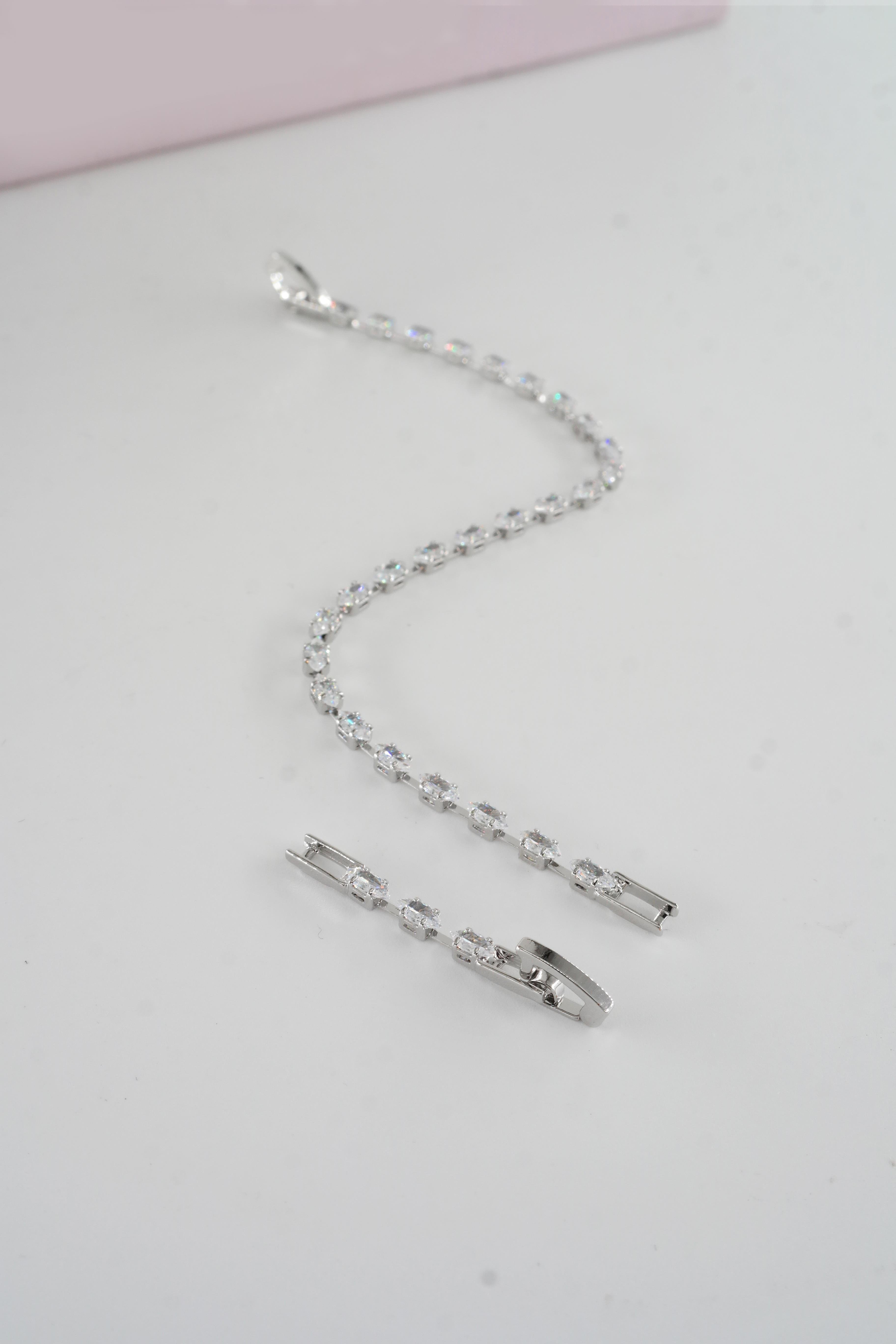 Kadın 316 L Çelik Vip Seri Antialerjik Baget Zirkon Taşlı Su Yolu Bileklik  Ölçüleri 17cm + 3 cm uzatma 6 MM Taş Boyutu