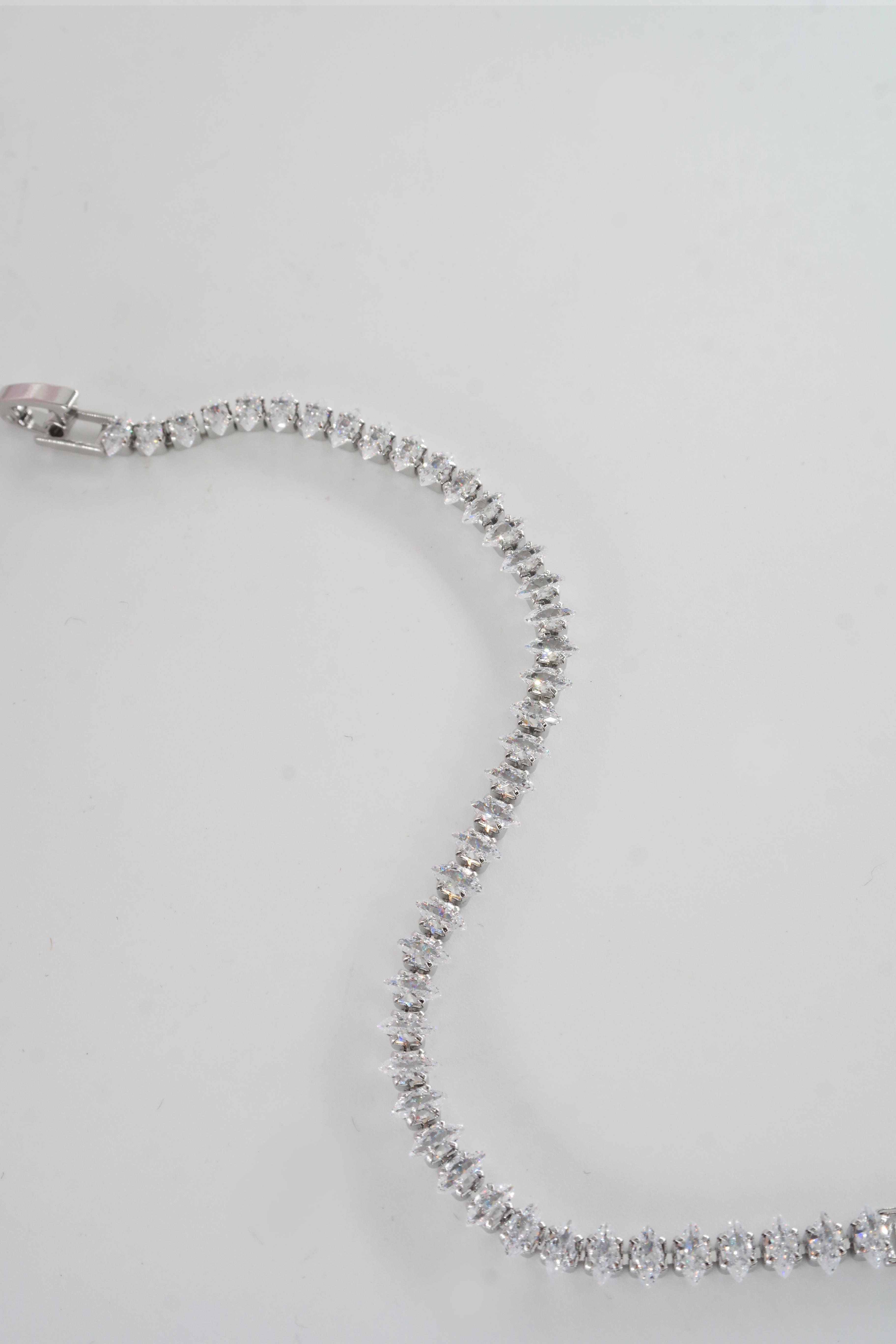 Kadın 316 L Çelik Vip Seri Antialerjik Baget Zirkon Taşlı Su Yolu Bileklik  Ölçüleri 17cm + 3 cm uzatma 6 MM Taş Boyutu