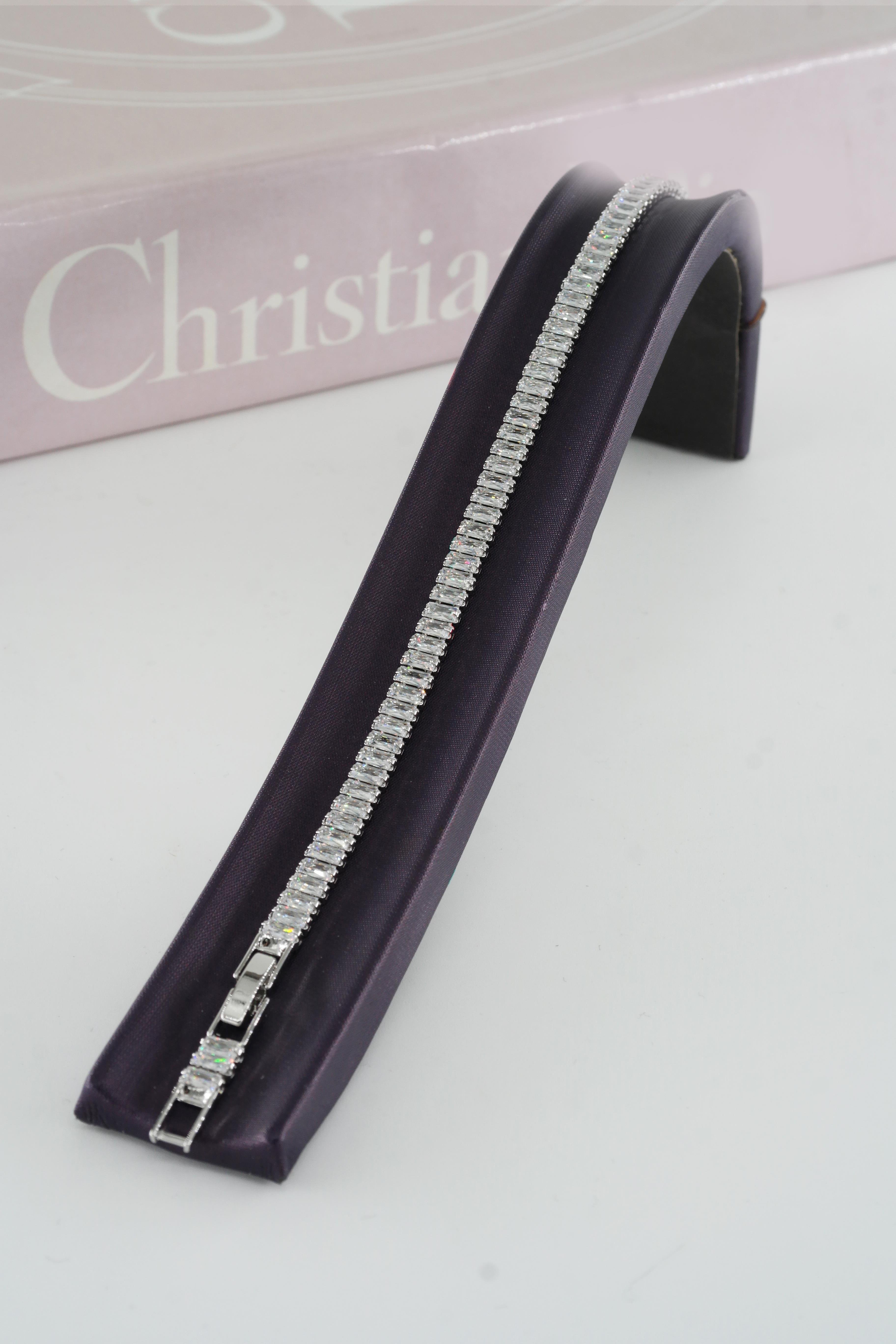 Kadın 316 L Çelik Vip Seri Antialerjik Baget Zirkon Taşlı Su Yolu Bileklik  Ölçüleri 17cm + 3 cm uzatma 6 MM Taş Boyutu