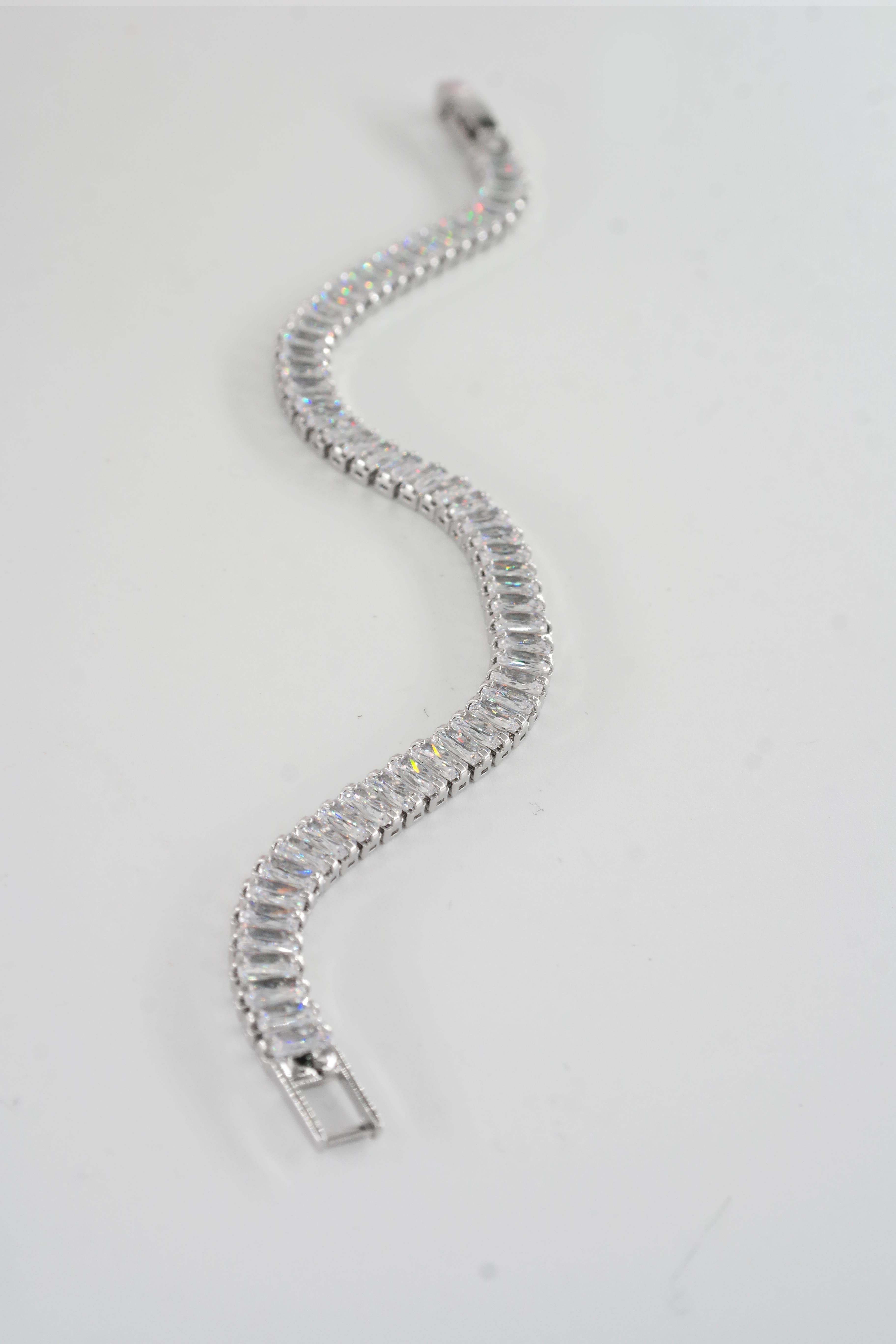 Kadın 316 L Çelik Vip Seri Antialerjik Baget Zirkon Taşlı Su Yolu Bileklik  Ölçüleri 17cm + 3 cm uzatma 7 MM Taş Boyutu