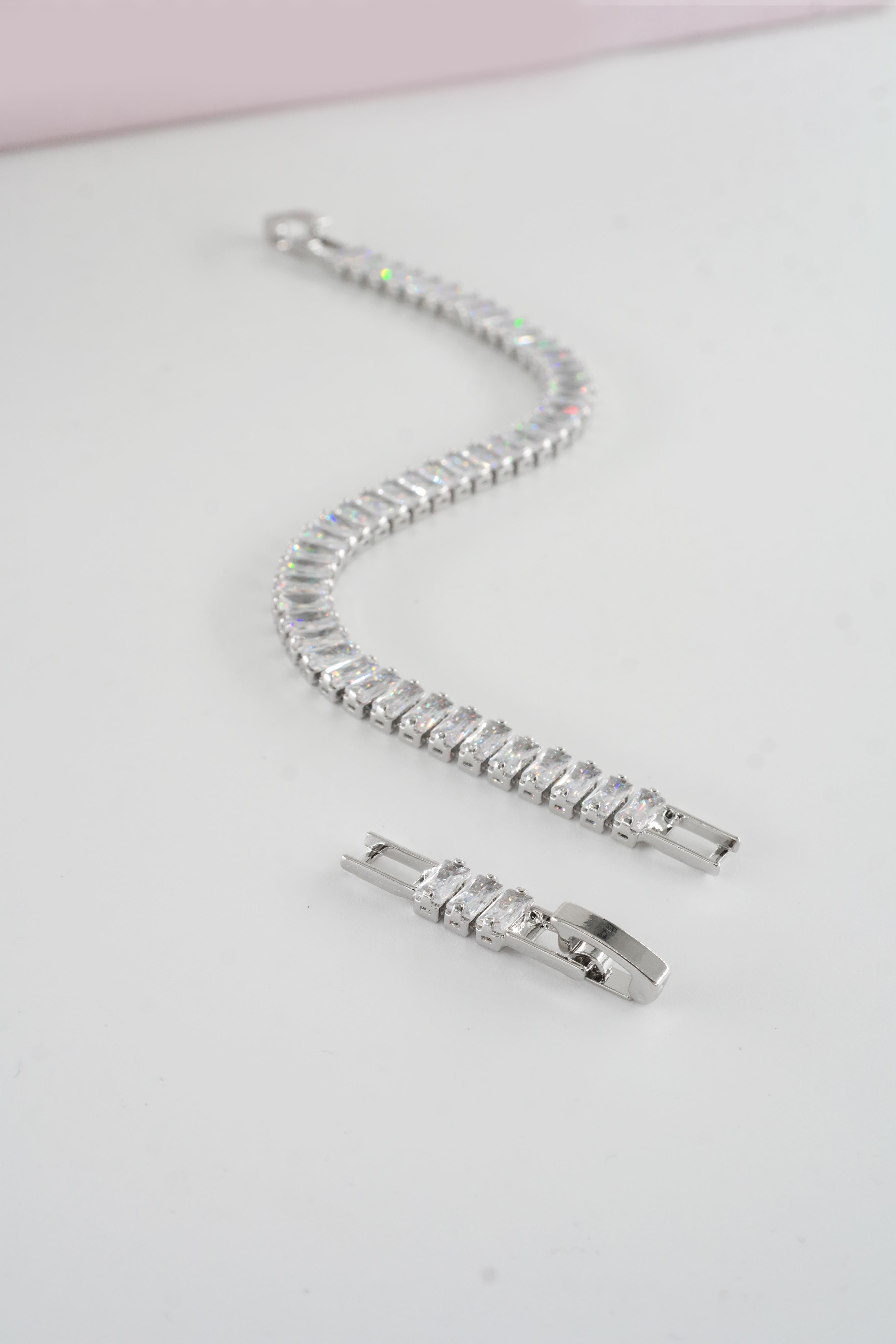 Kadın 316 L Çelik Vip Seri Antialerjik Baget Zirkon Taşlı Su Yolu Bileklik  Ölçüleri 17cm + 3 cm uzatma 6 MM Taş Boyutu