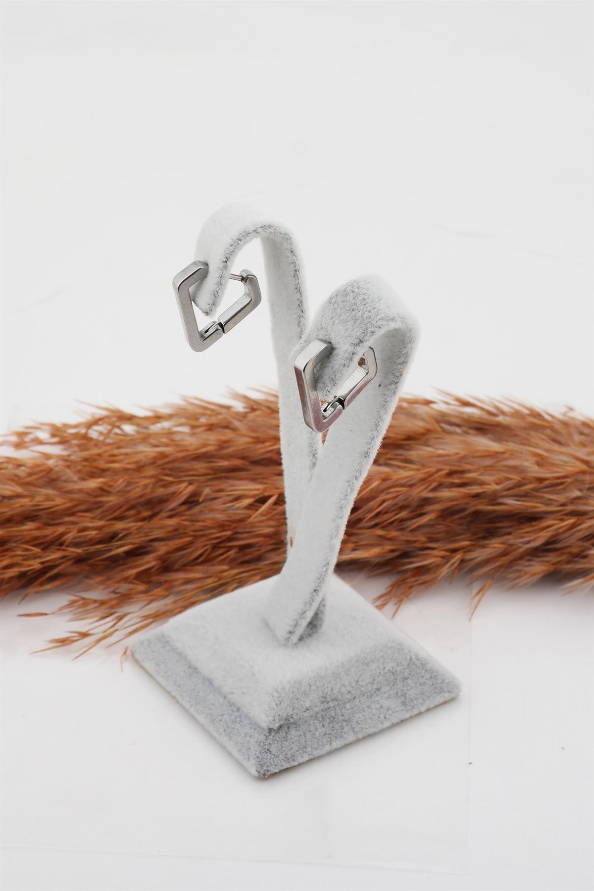 Kadın Çelik Basic Geometrik 1.5cm Üçgen Moldel Klipsli Küpe