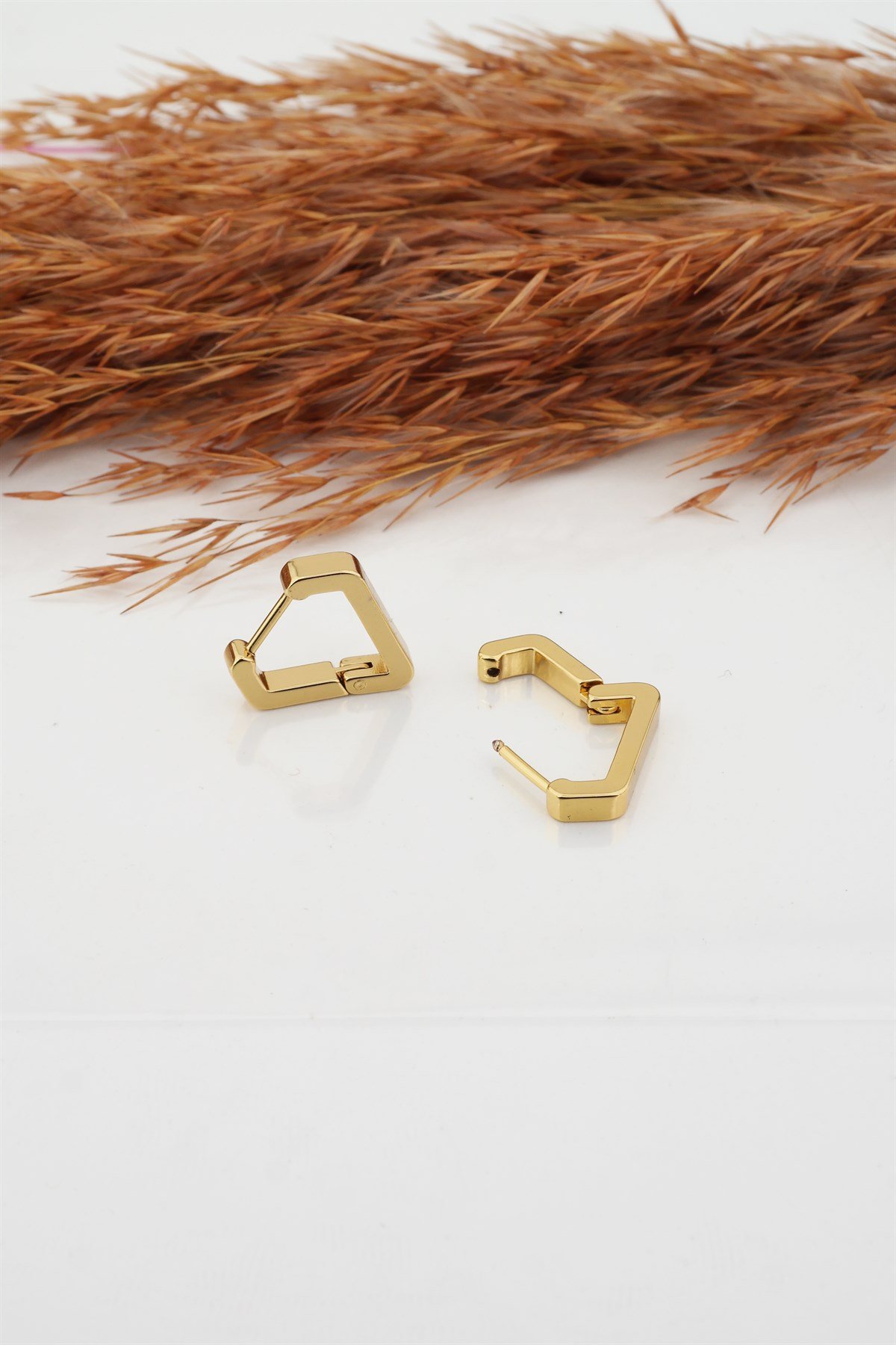 Kadın Çelik Basic Geometrik 1.5cm Üçgen Moldel Klipsli Küpe