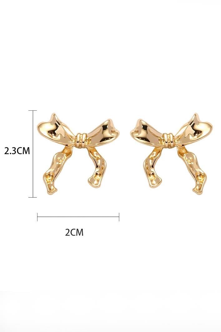 Kadın Özel Tasarım Fiyonk Figürlü 2.5 cm Küpe 002