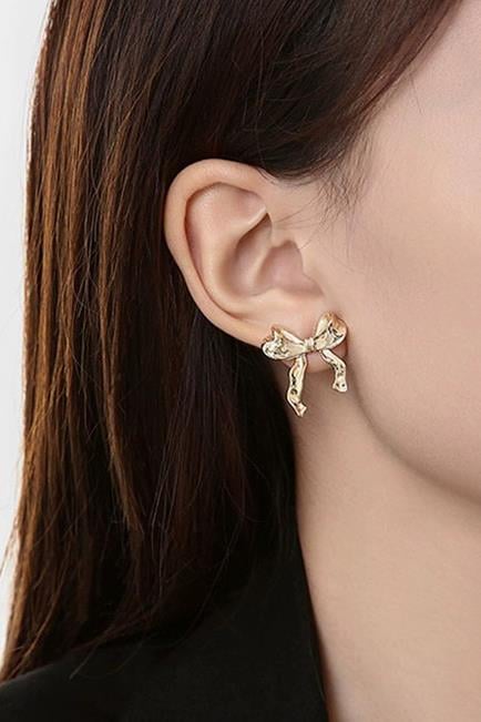 Kadın Özel Tasarım Fiyonk Figürlü 2.5 cm Küpe 002