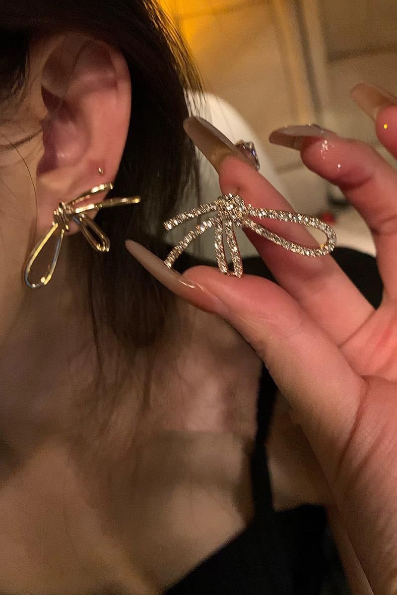 Kadın Özel Tasarım Fiyonk Figürlü 4 cm Küpe 002