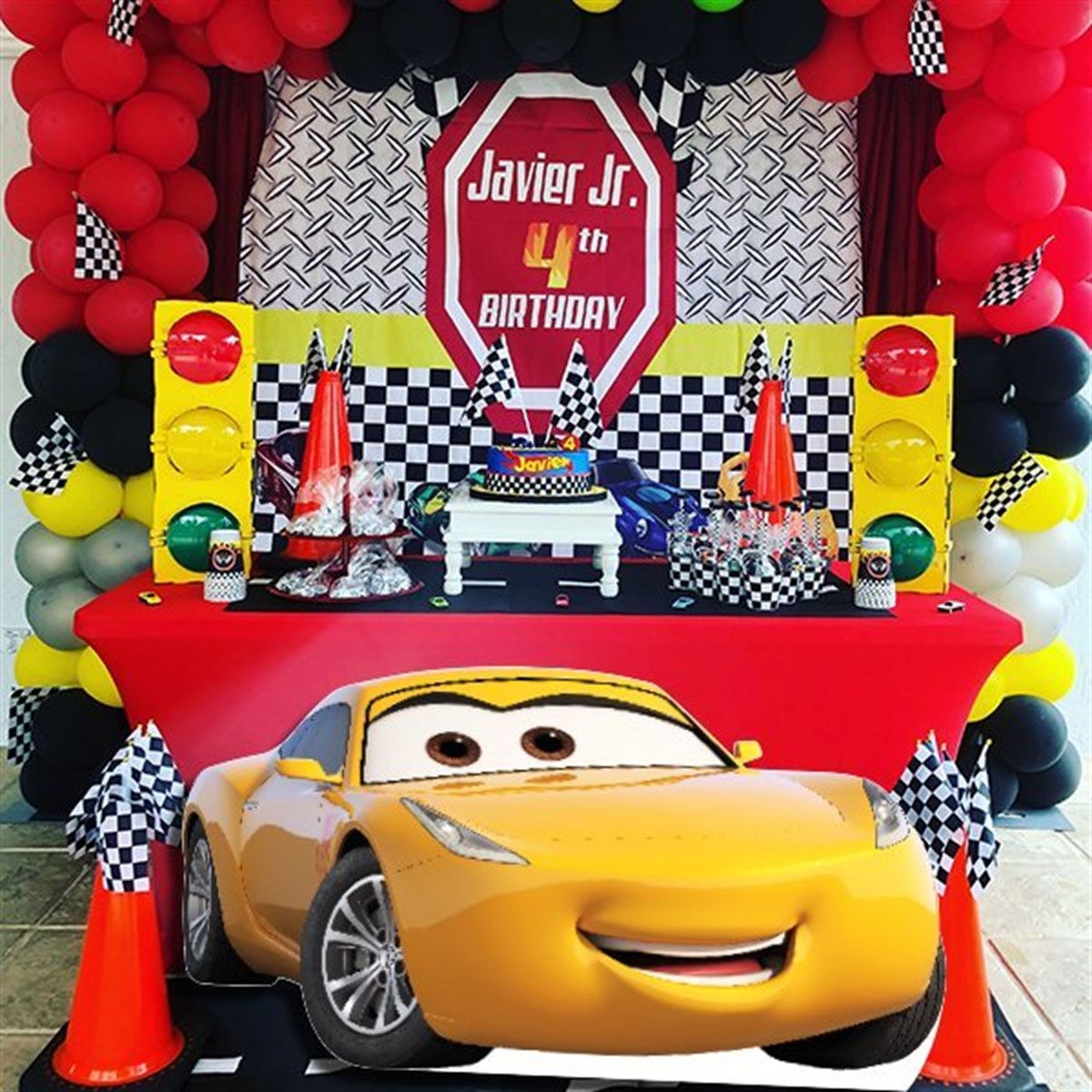 Cars Cruz Ramirez Ayaklı Pano 95 x 60 Cm