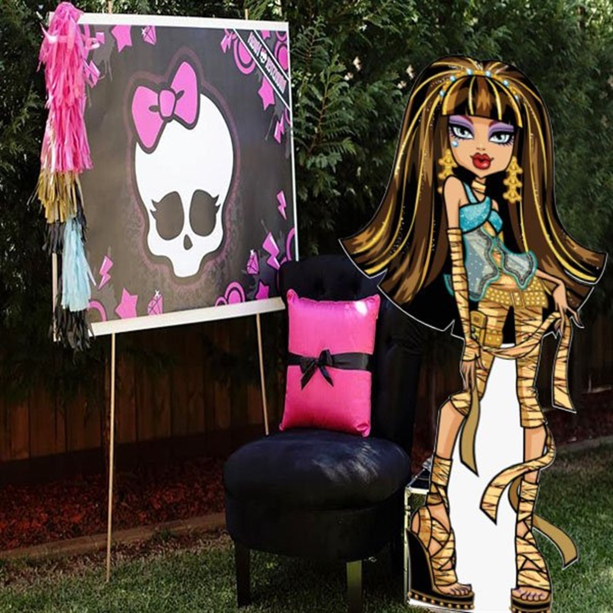 Monster High Cleo Ayaklı Pano 40 x 90 Cm