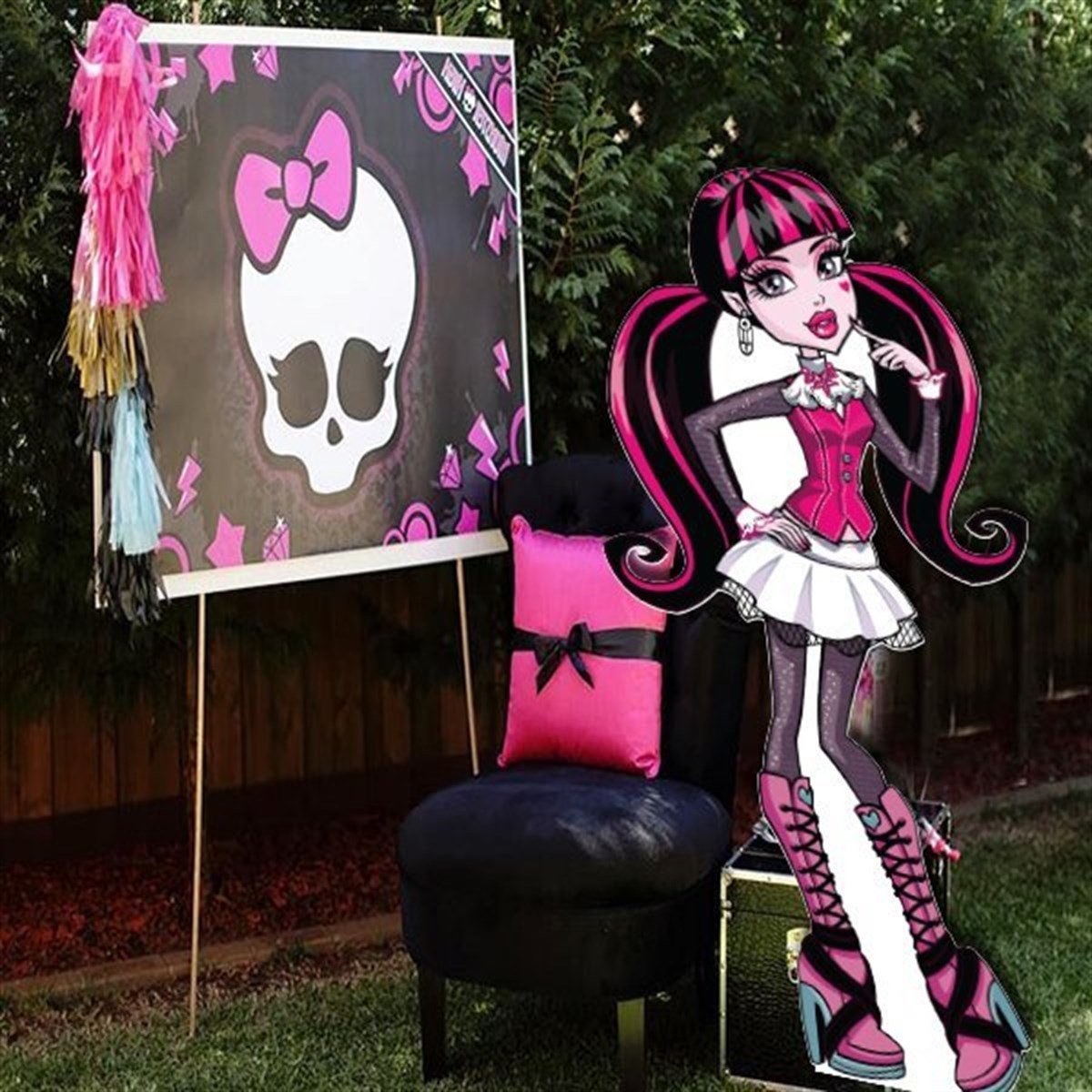 Monster High Dracula Ayaklı Pano 45 x 95 Cm