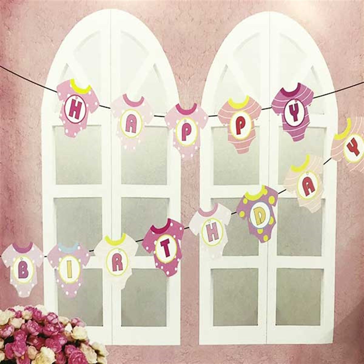 Pembe Tulum Happy Birthday Yazısı