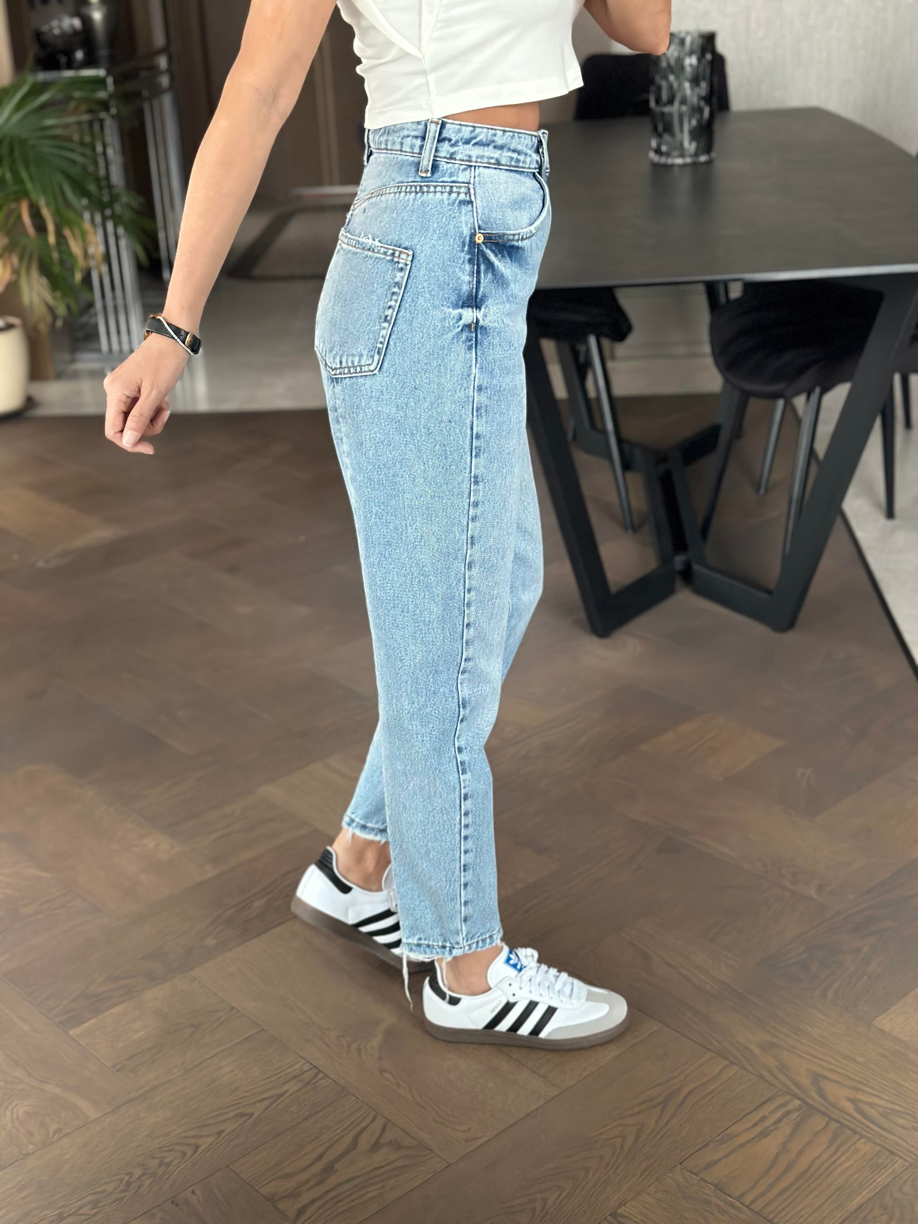 Açık Mavi Karol Arkası Dikiş Detay Balon Kadın Mom Jean Pantolon