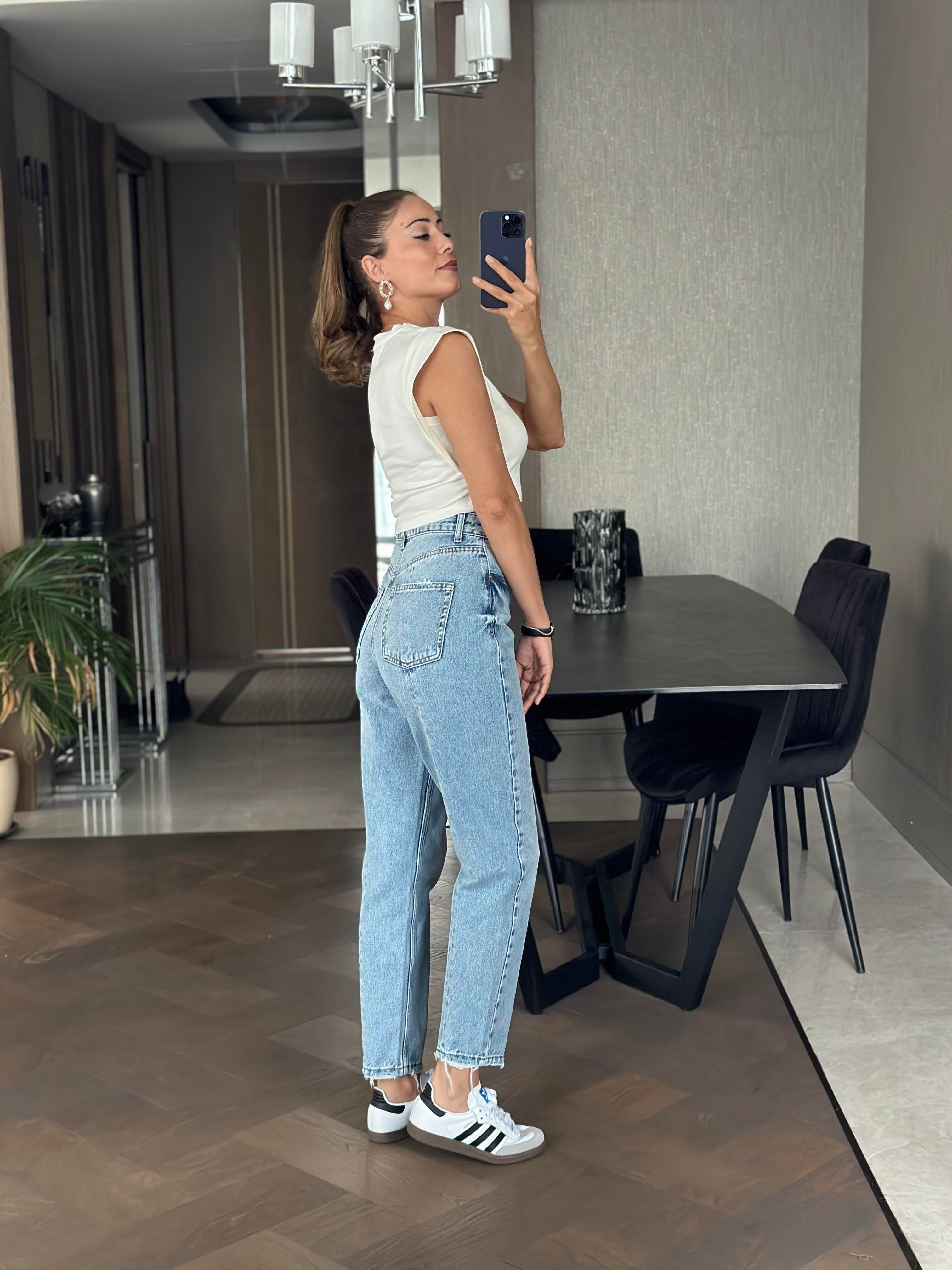 Açık Mavi Karol Arkası Dikiş Detay Balon Kadın Mom Jean Pantolon