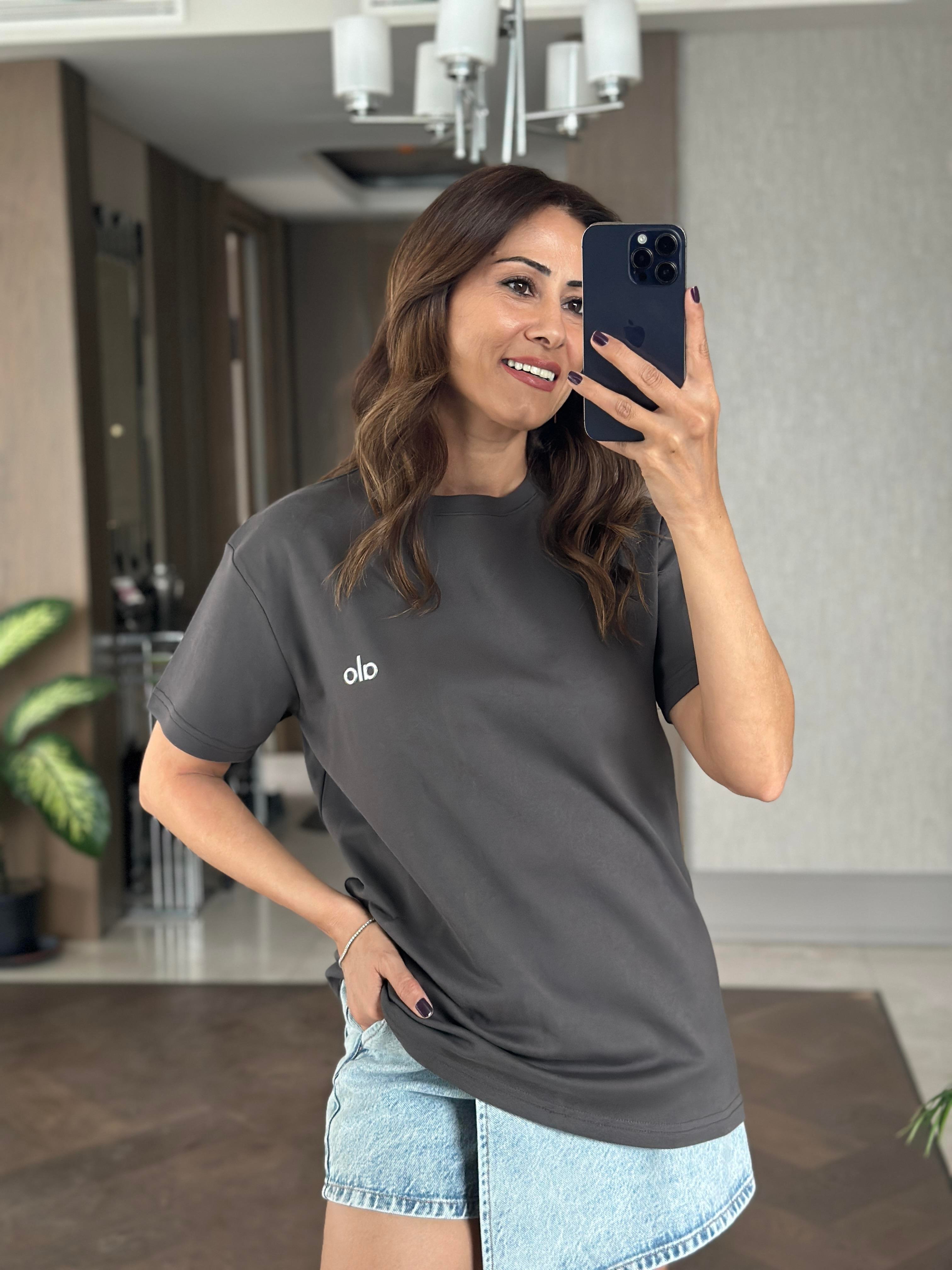 Antrasit Bisiklet Yaka Logolu Basic Kadın T-Shirt