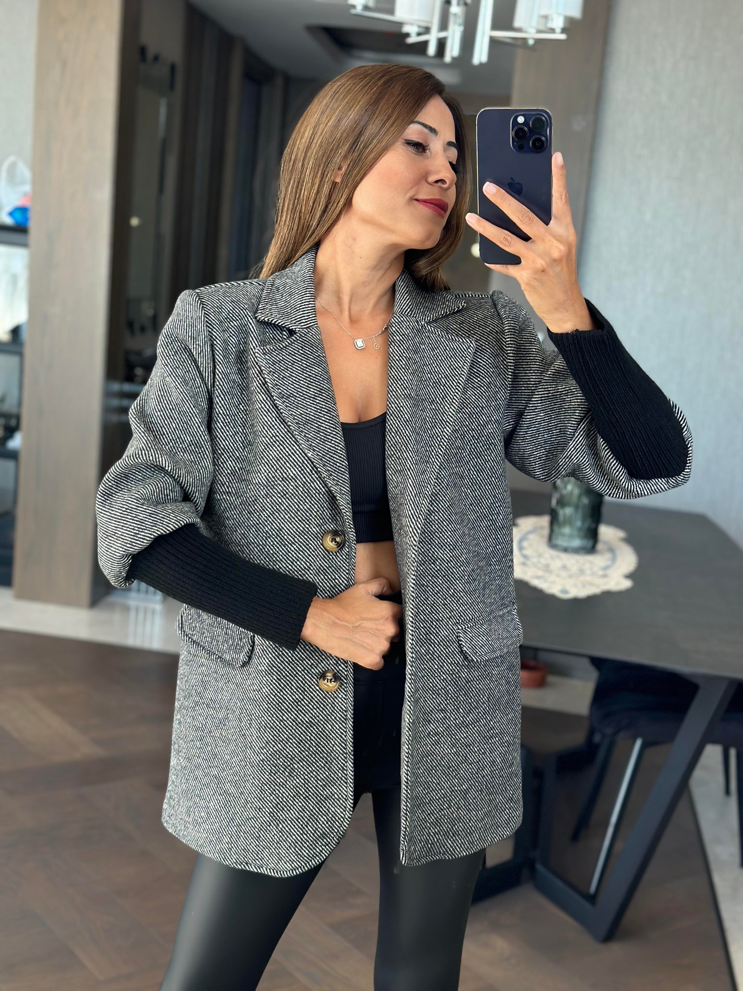 Antrasit Kaşe Üç Düğmeli Kolları Triko Kadın Ceket