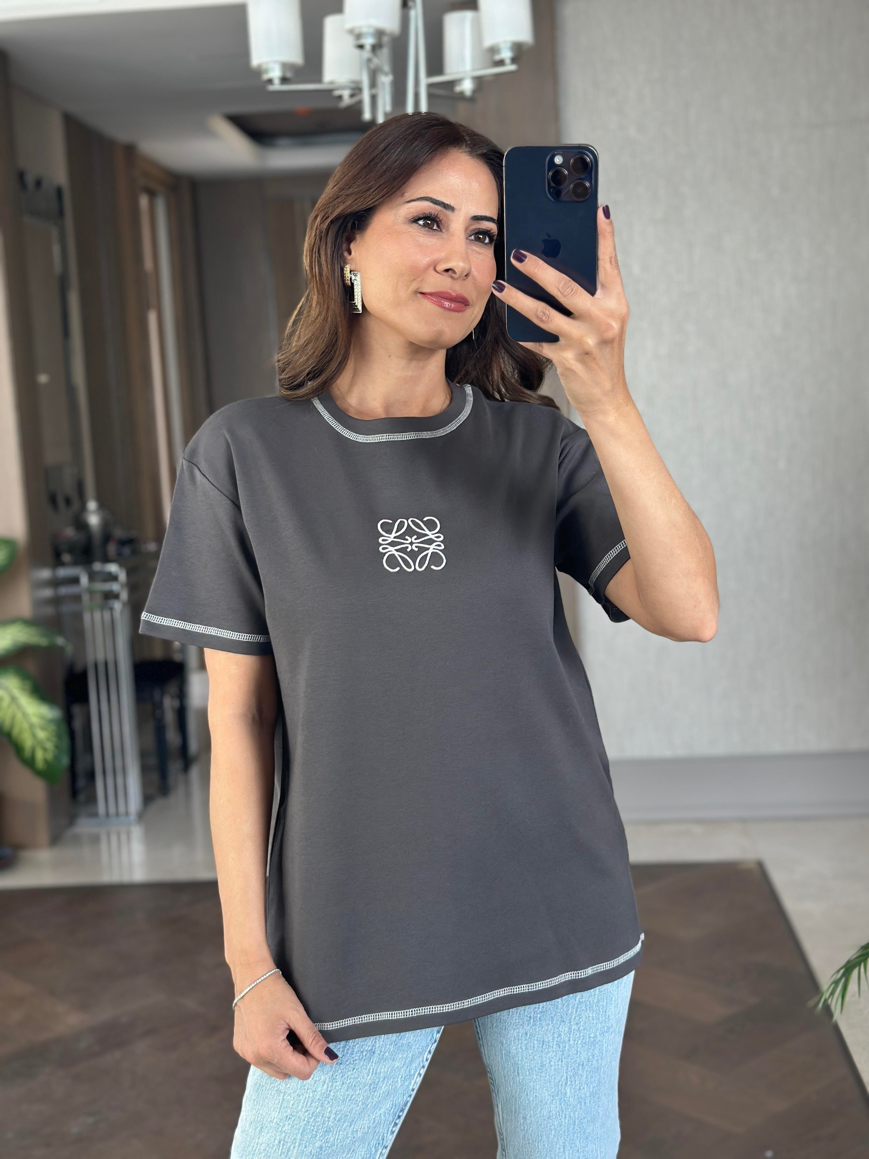 Antrasit Marka Nakış Detay Bisiklet Yaka Kadın T-Shirt