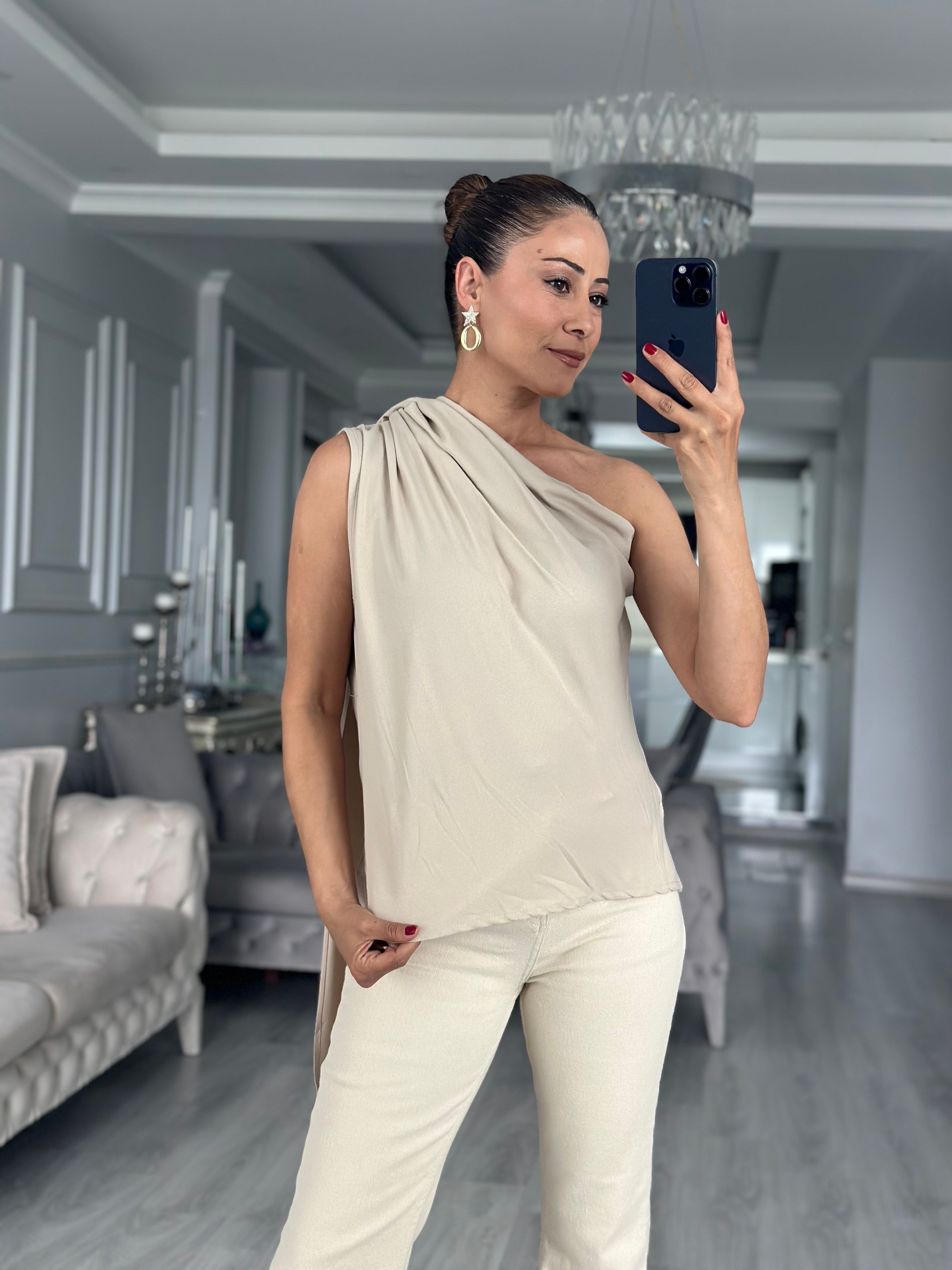 Bej Asimetrik Yaka Boyundan Geçirmeli Kadın Bluz