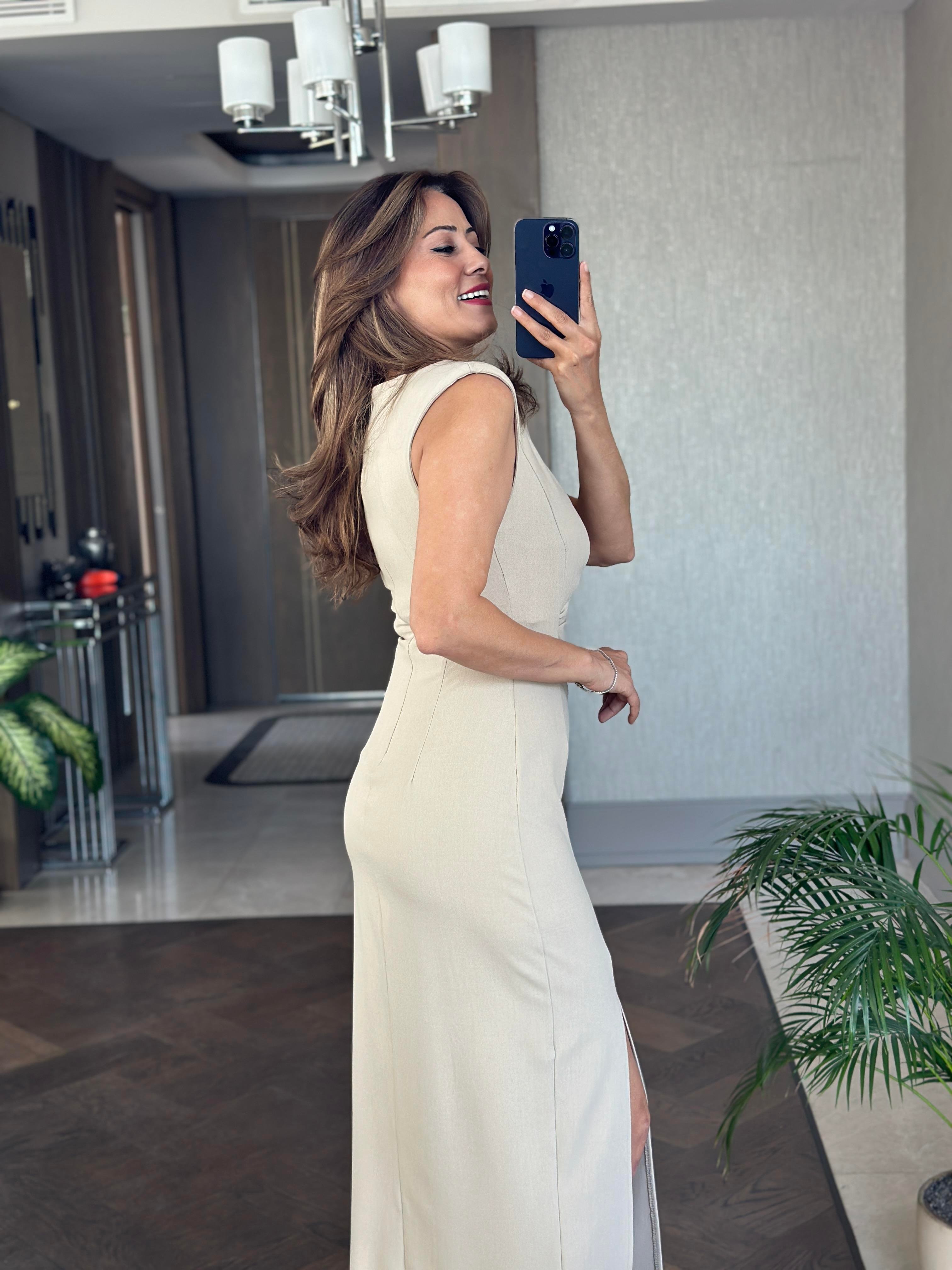 Bej Beli Ve Omzu Drapeli Sıfır Kol Kadın Midi Boy Elbise