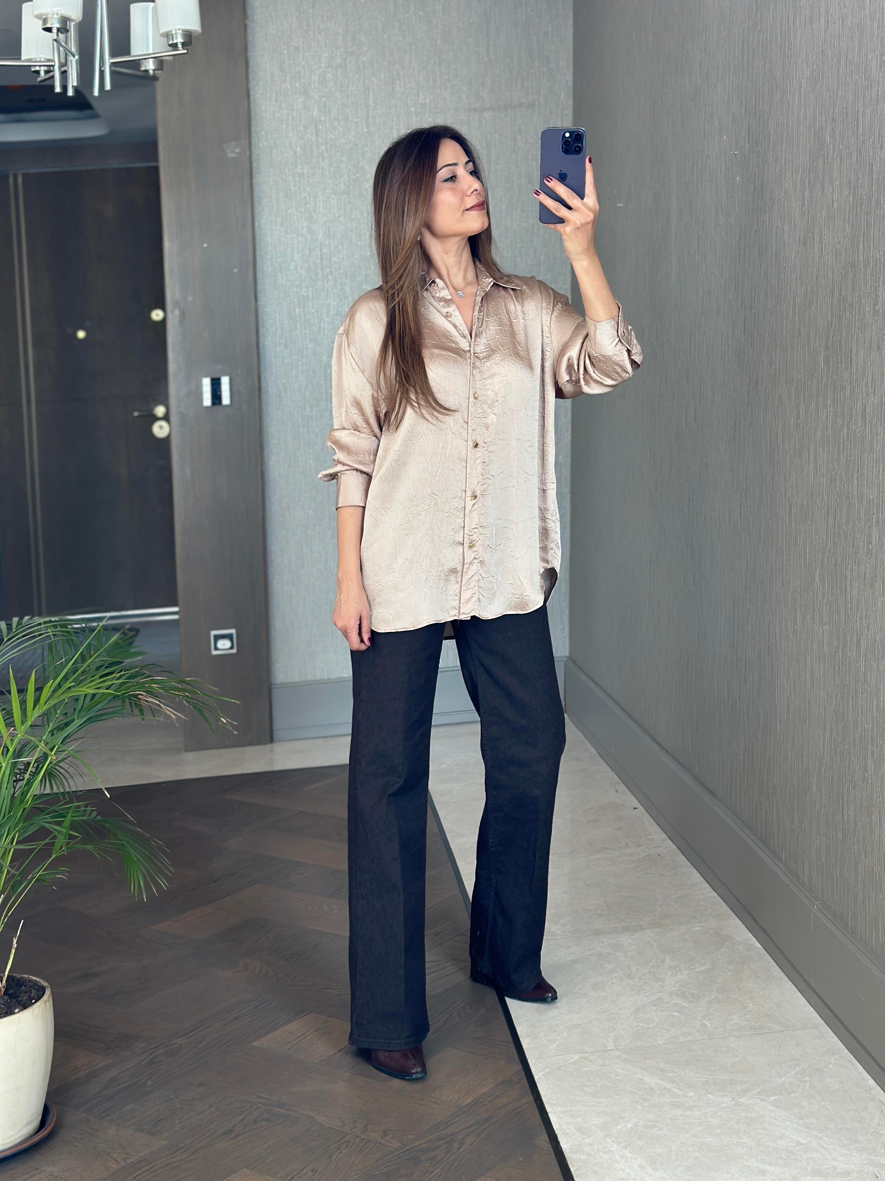 Bej Kırışık Saten Uzun Kol Kadın Gömlek