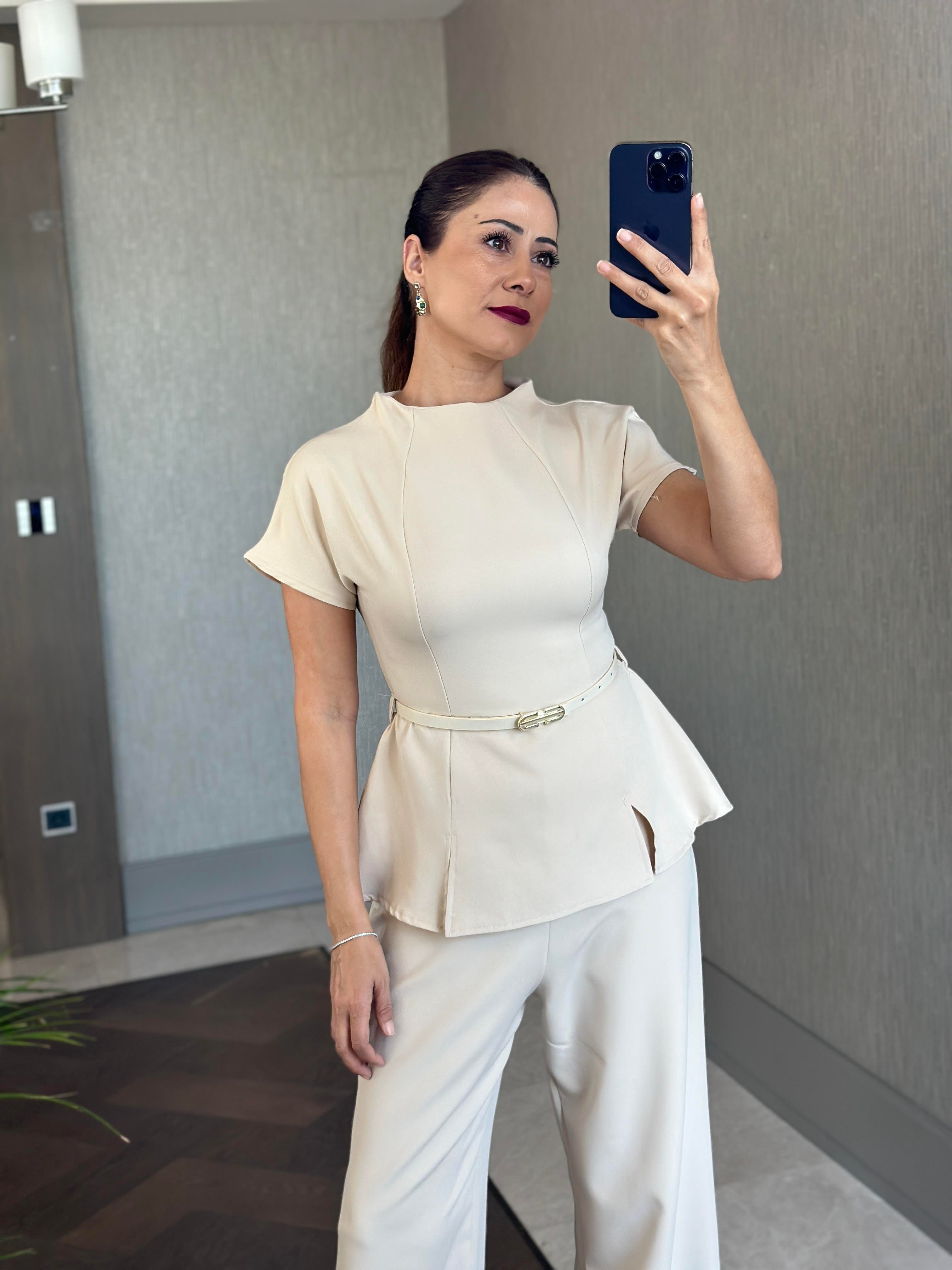 Bej Kısa Kol Bisiklet Yaka Kemerli Kadın Tulum