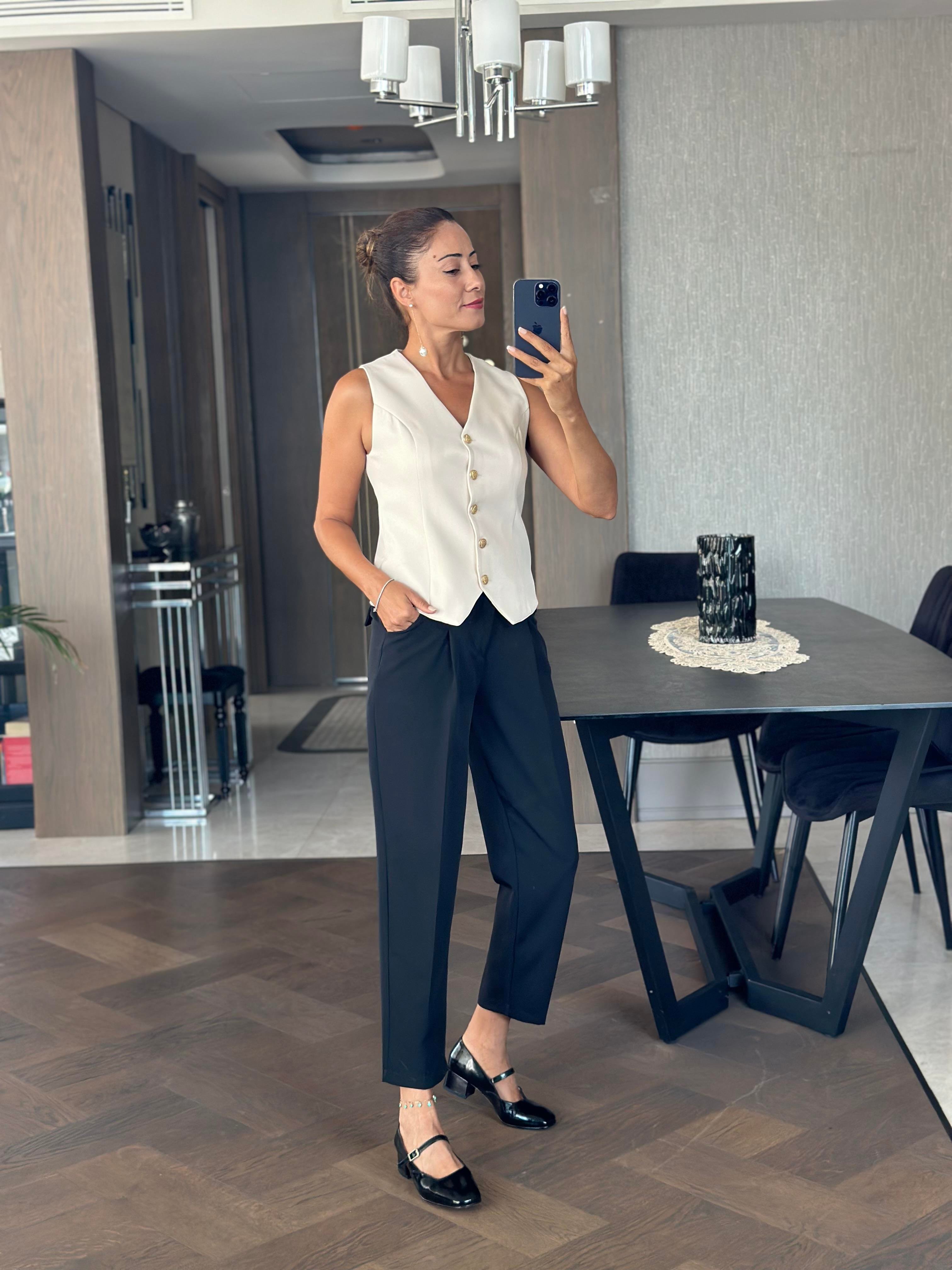 Bej Orjinal Marka Beş Gold Düğmeli Astarlı Kadın Yelek