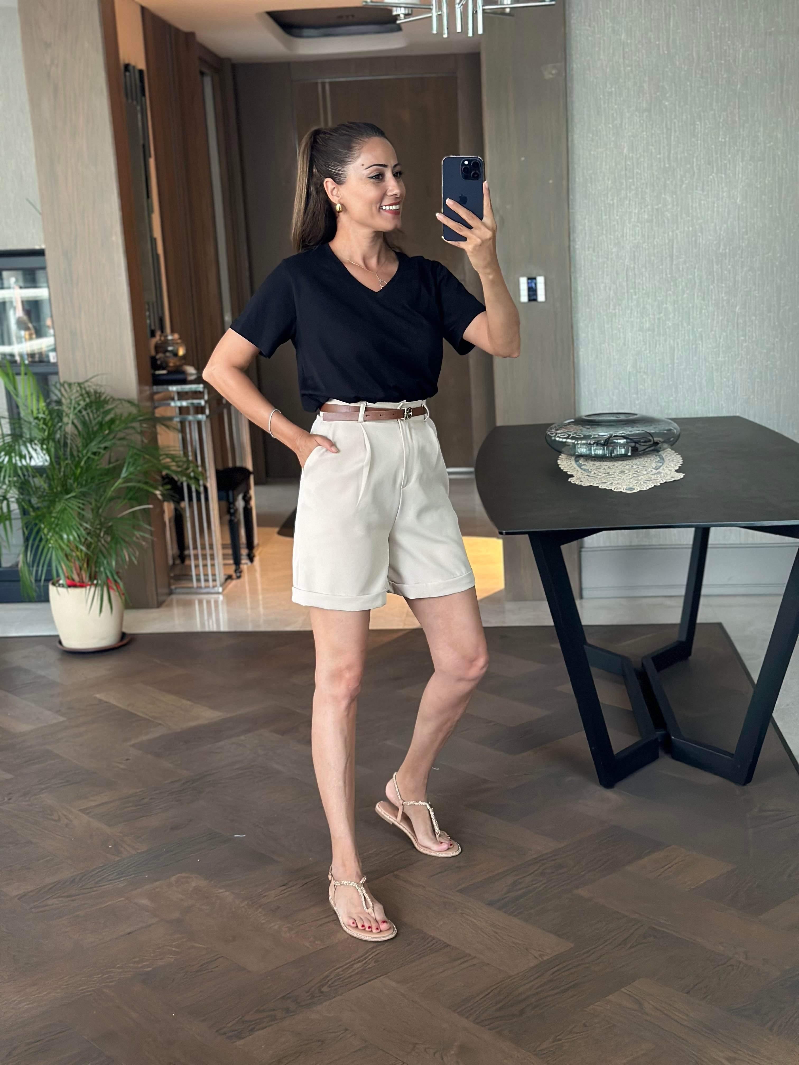 Bej Orjinal Marka Kemerli Cepli Atlas Kumaş Kadın Şort