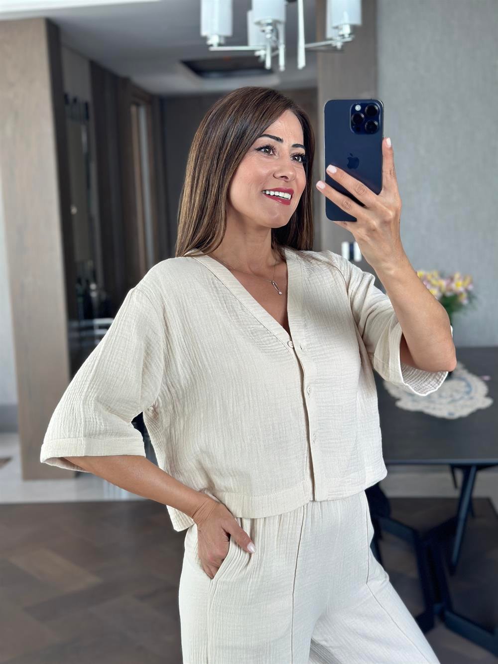 Bej V Yaka Düğmeli Crop Gömlek Pantolon Kadın İkili Takım