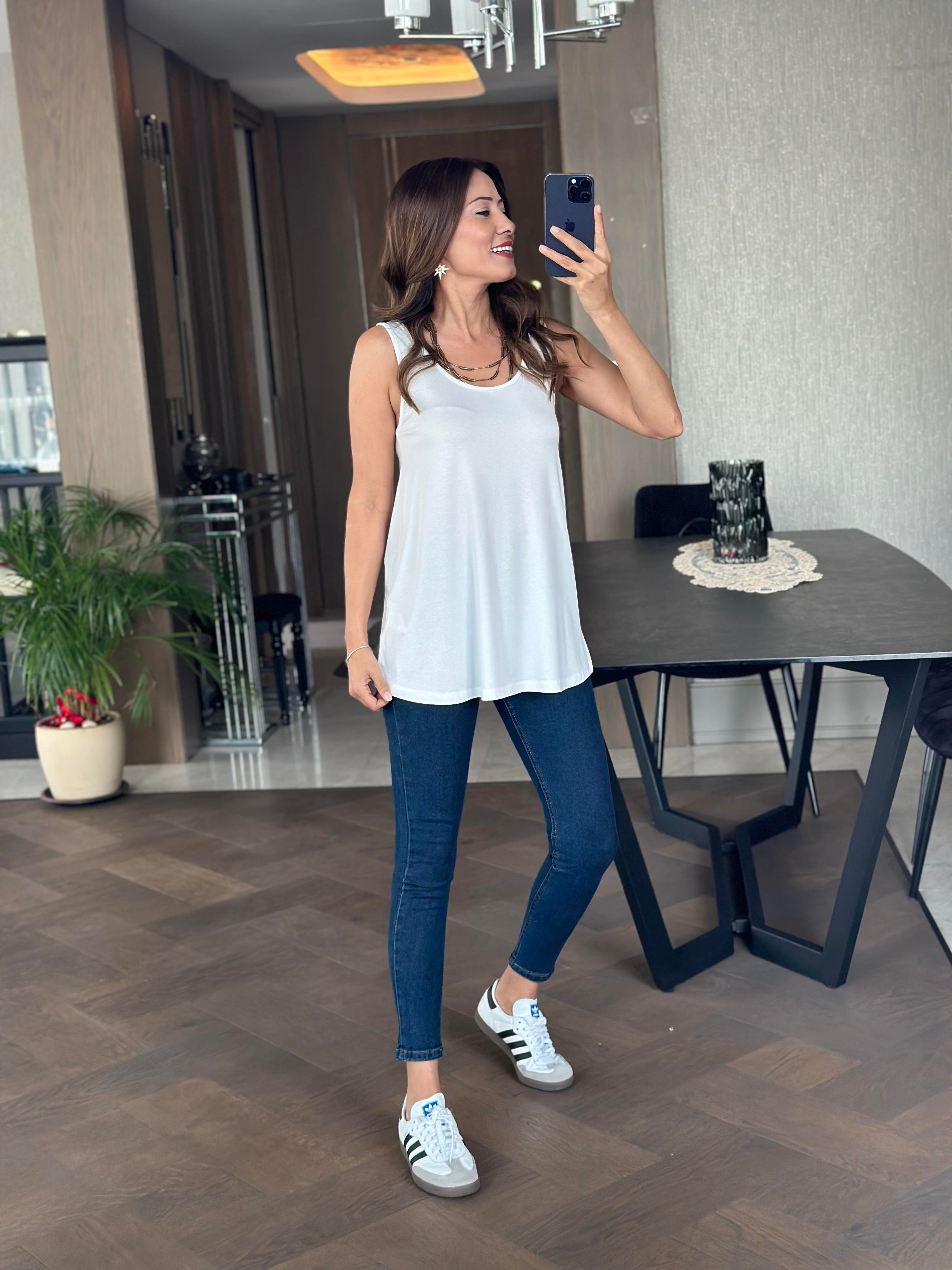 Beyaz Askılı Eteği Oval Oversize Kadın Bluz