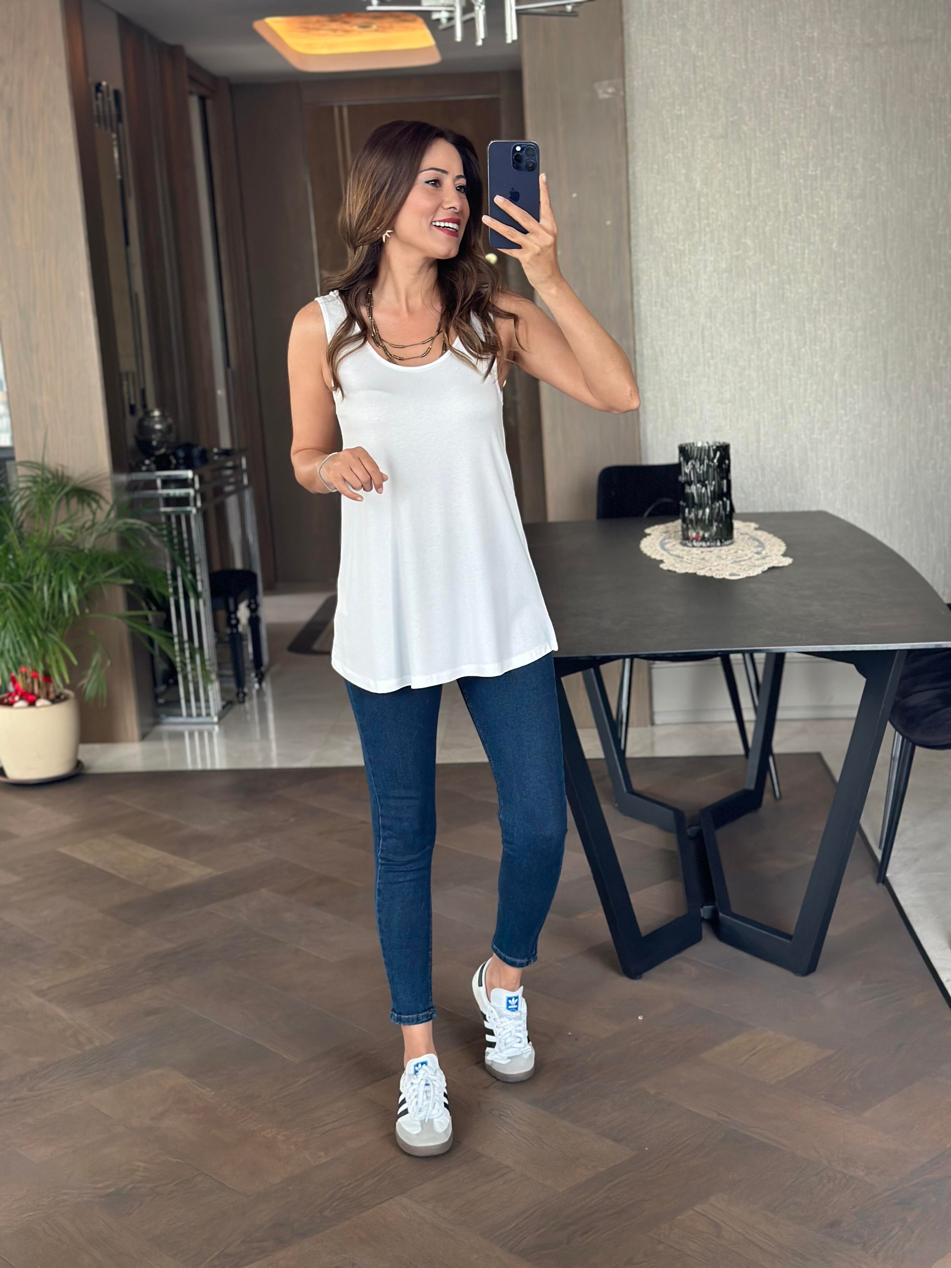 Beyaz Askılı Eteği Oval Oversize Kadın Bluz