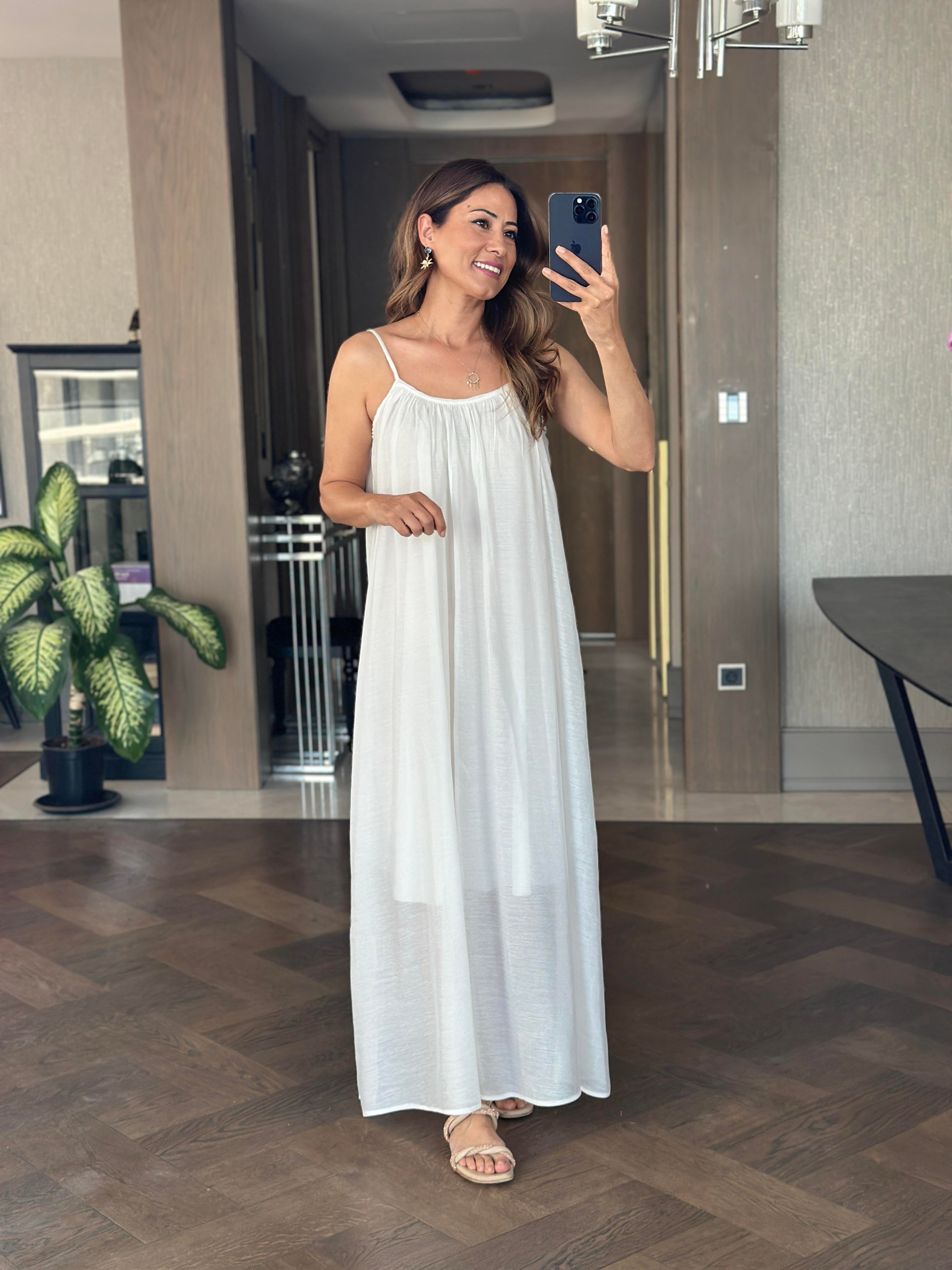 Beyaz Ayarlanabilir Askılı Astarlı Salaş Maksi Boy Kadın Elbise