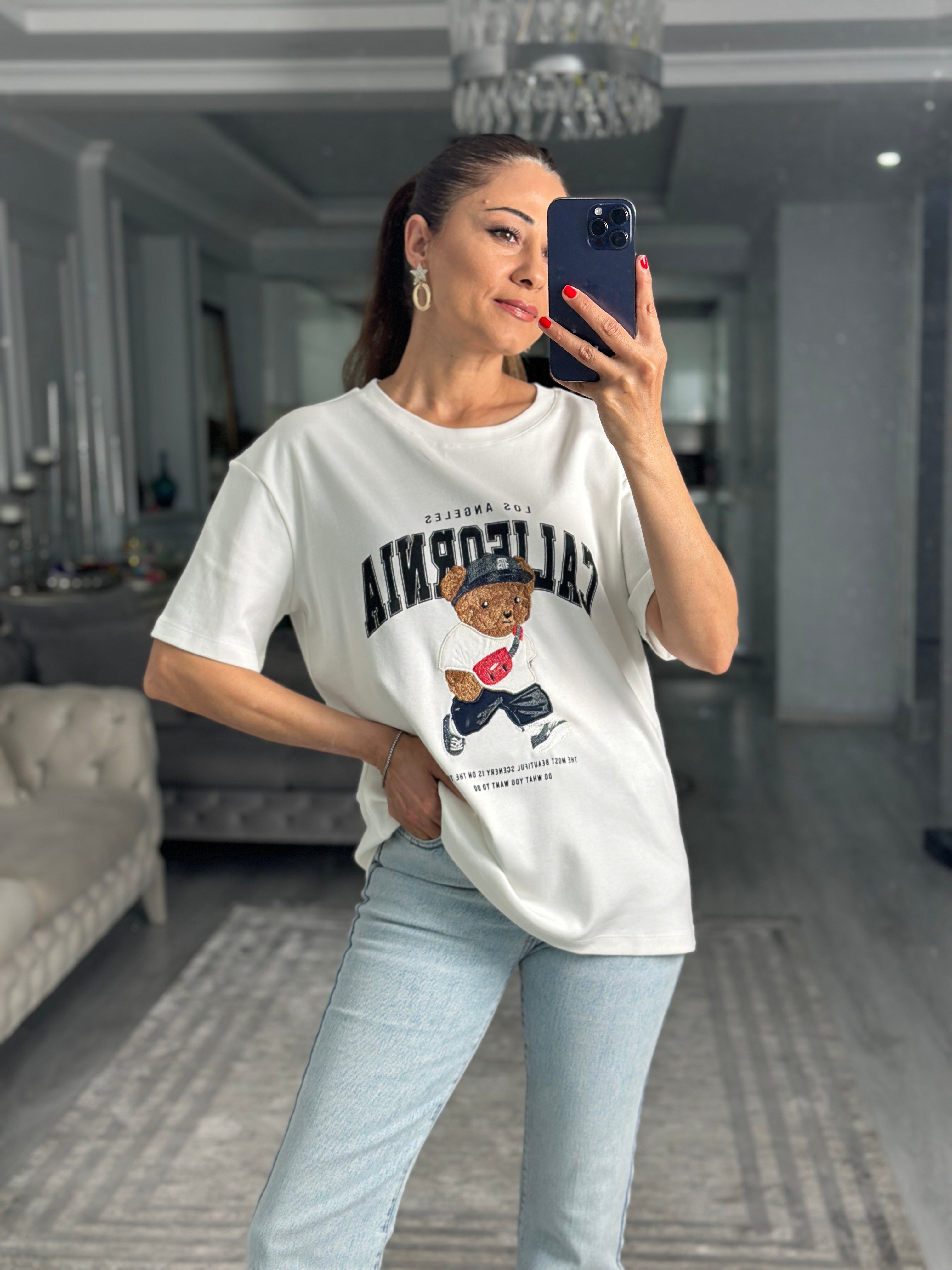 Beyaz Ayıcık Nakışlı Bisiklet Yaka Kadın T-Shirt