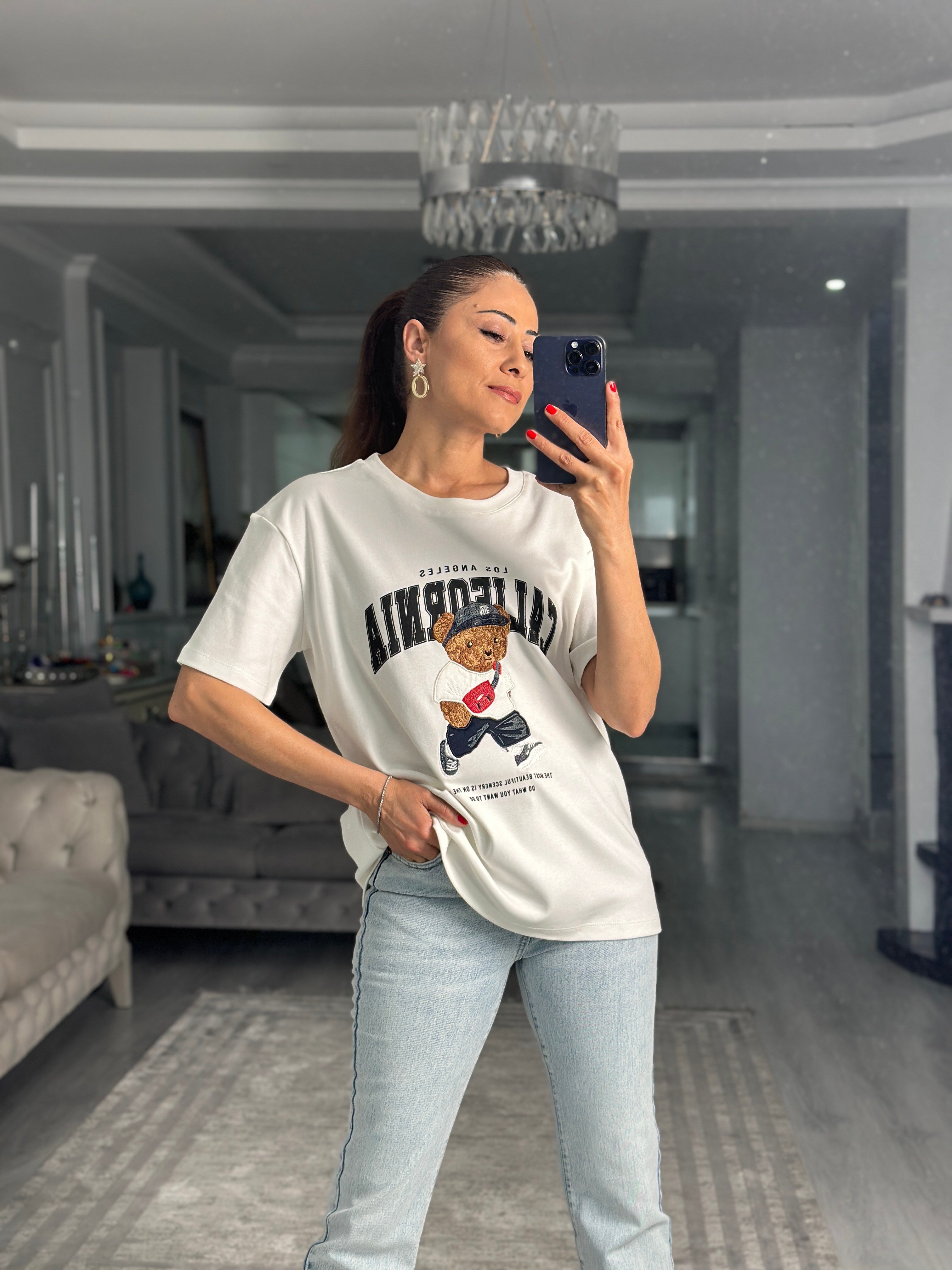 Beyaz Ayıcık Nakışlı Bisiklet Yaka Kadın T-Shirt