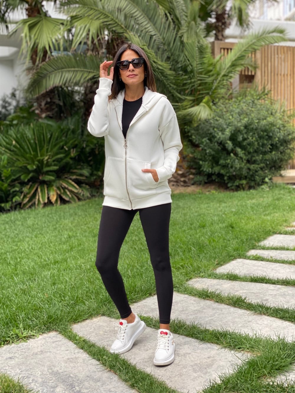Beyaz  Basic Kapüşonlu Fermuarlı Kadın Sweatshirt