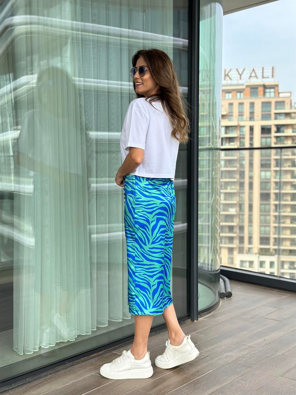 Beyaz Bisiklet Yaka Kısa Kol Crop Kadın T-Shirt