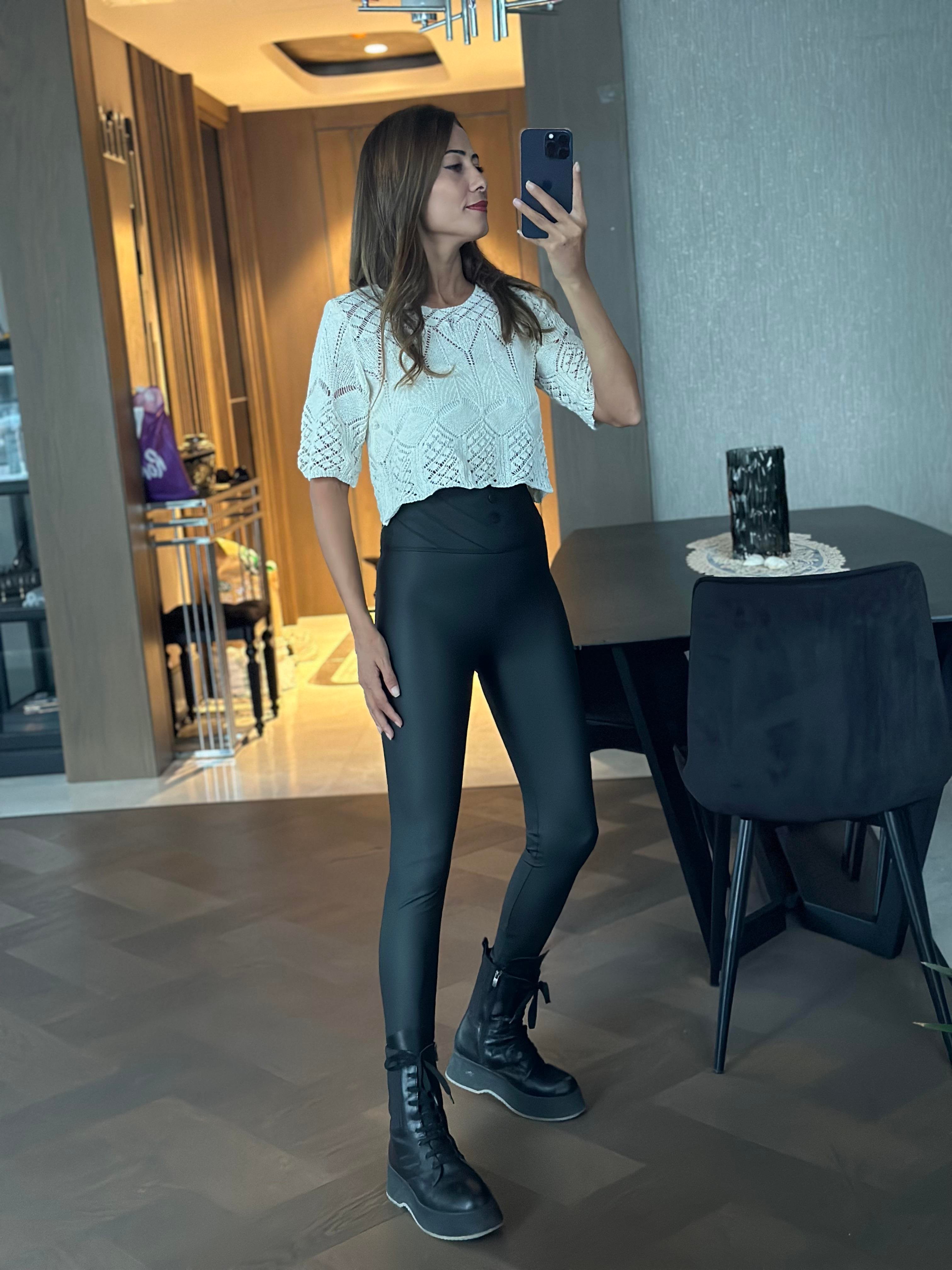 Beyaz Bisiklet Yaka Kısa Kol Triko Ajurlu Kadın Crop Bluz