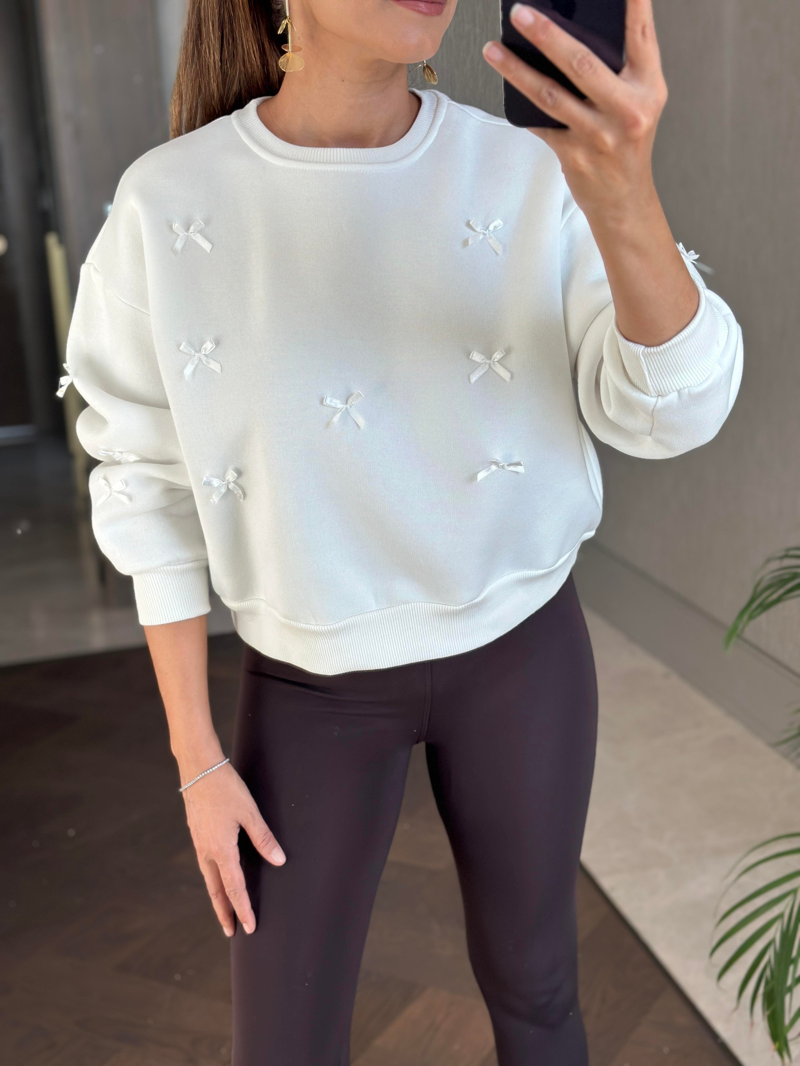 Beyaz Bisiklet Yaka Kurdele Detaylı Şardonlu Kadın Sweatshirt