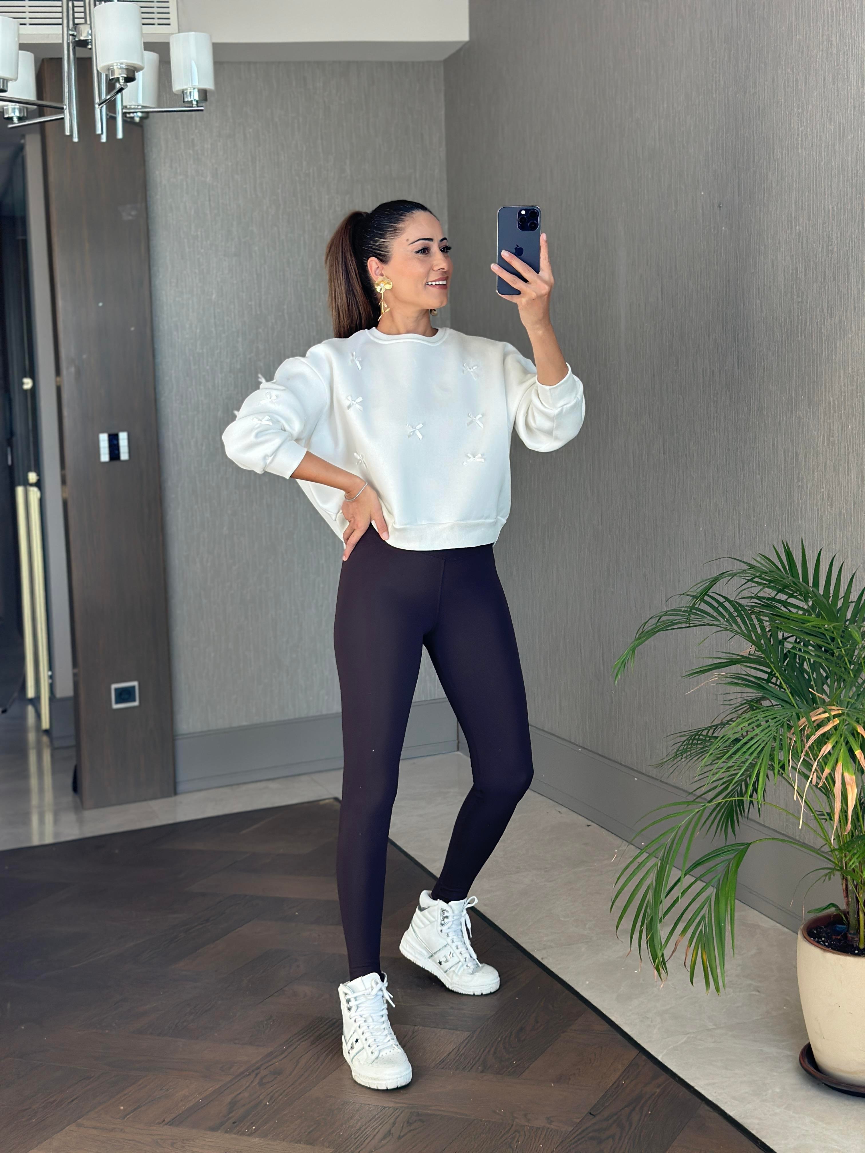 Beyaz Bisiklet Yaka Kurdele Detaylı Şardonlu Kadın Sweatshirt