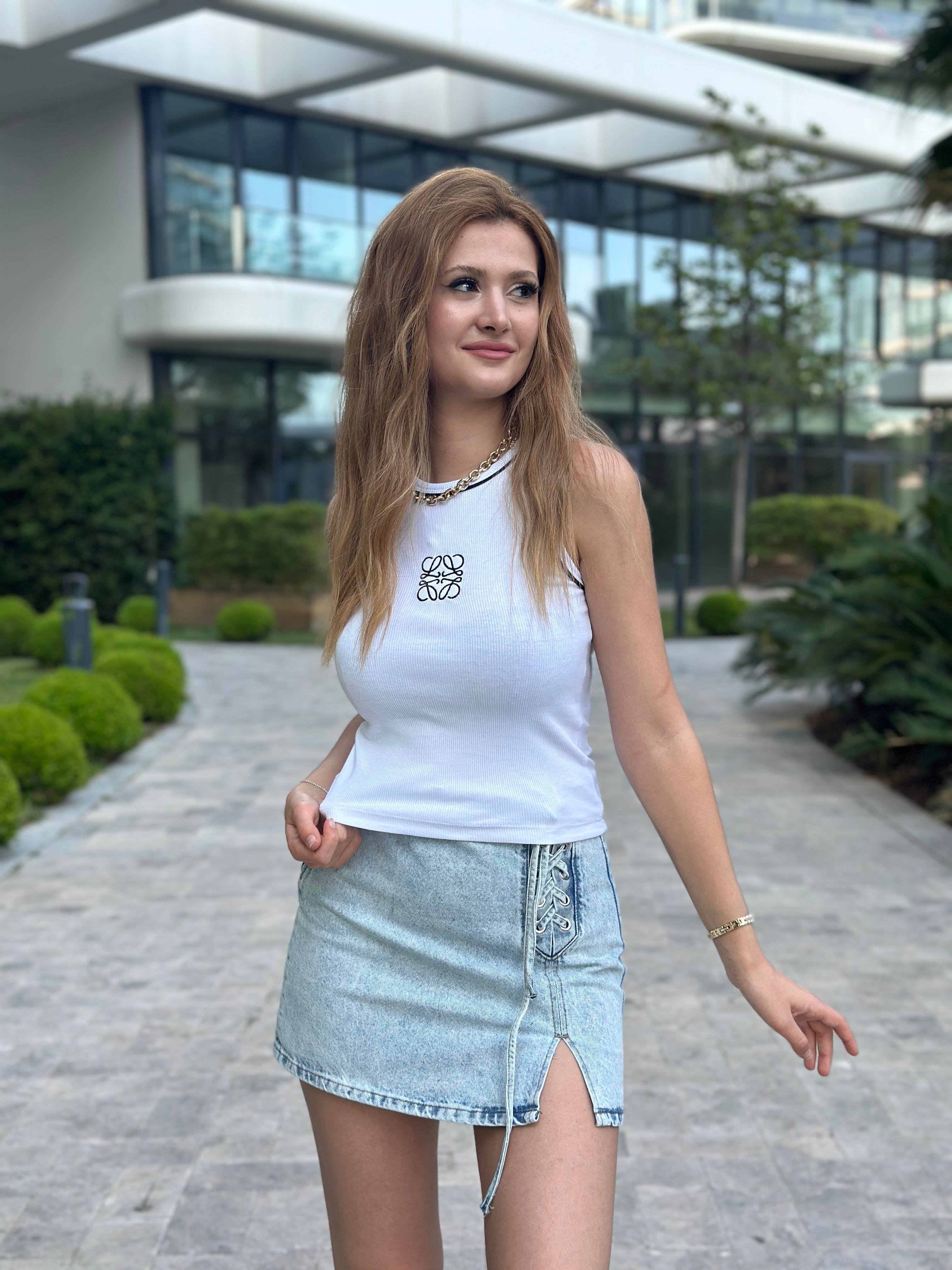 Beyaz Biye Detay Önü Nakışlı Halter Yaka Kadın Body