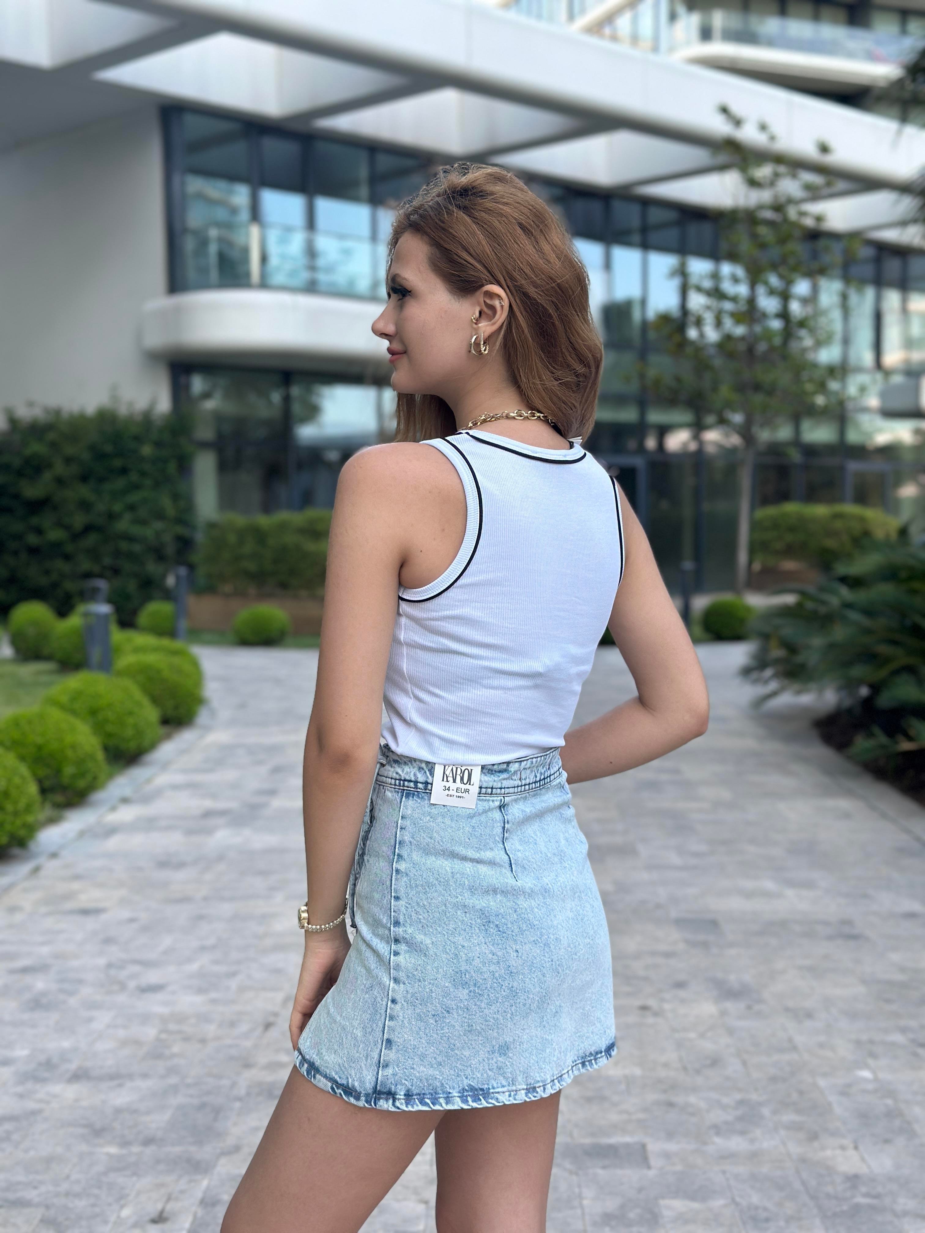 Beyaz Biye Detay Önü Nakışlı Halter Yaka Kadın Body