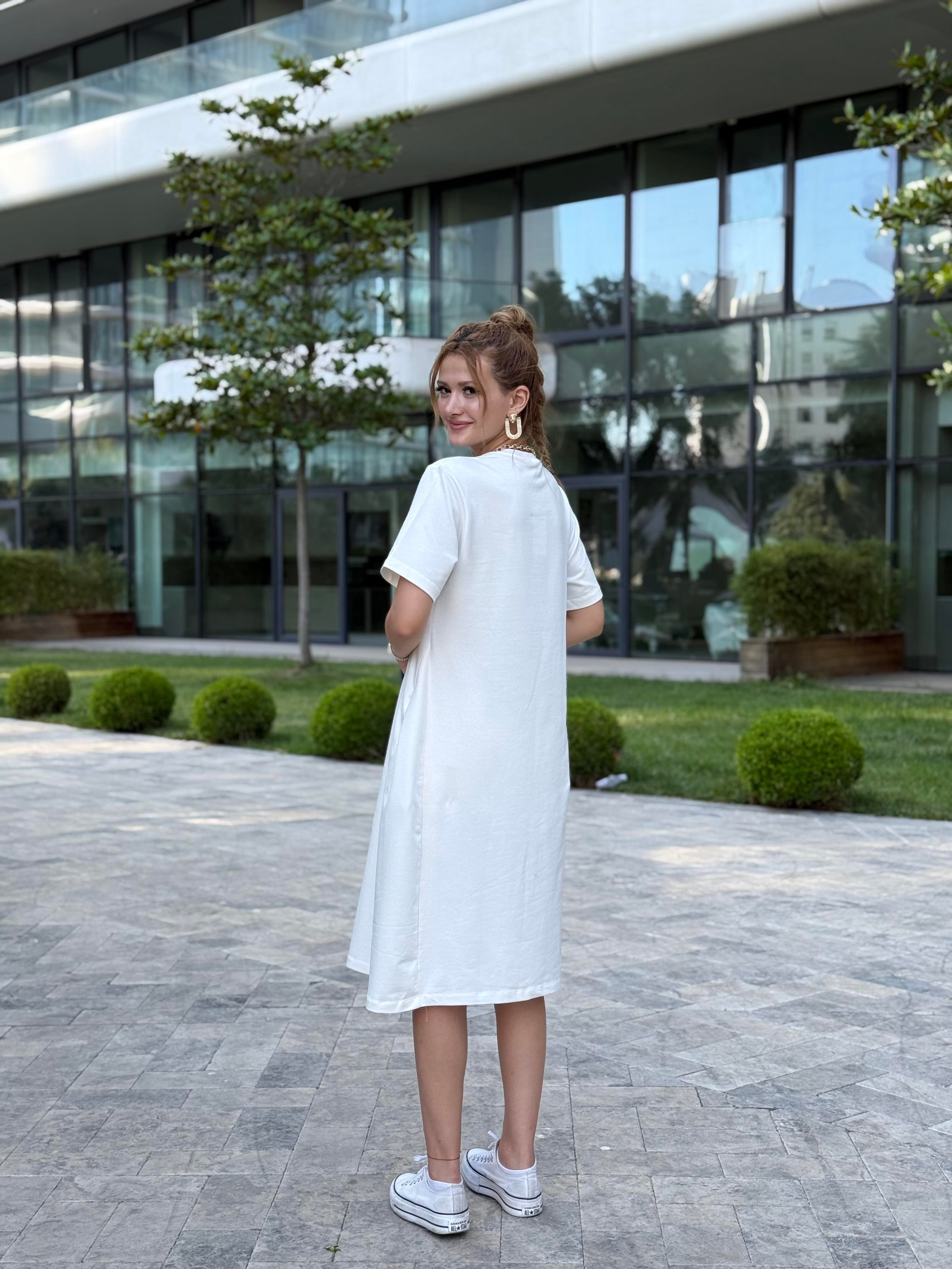 Beyaz Cepli Taş Kalpli Basic Midi Boy Kadın Elbise