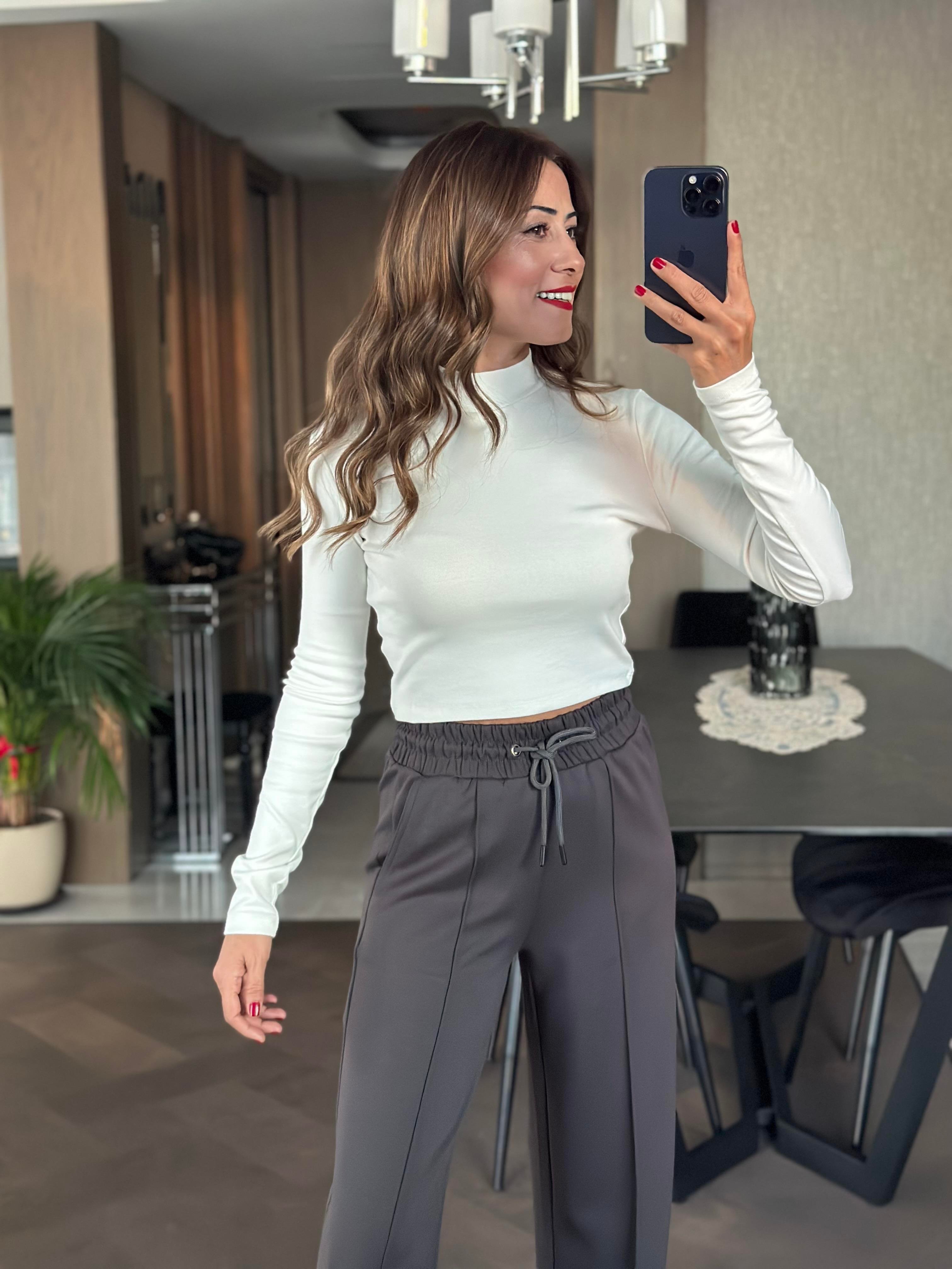 Beyaz Dik Yaka Uzun Kol Kadın Crop Body