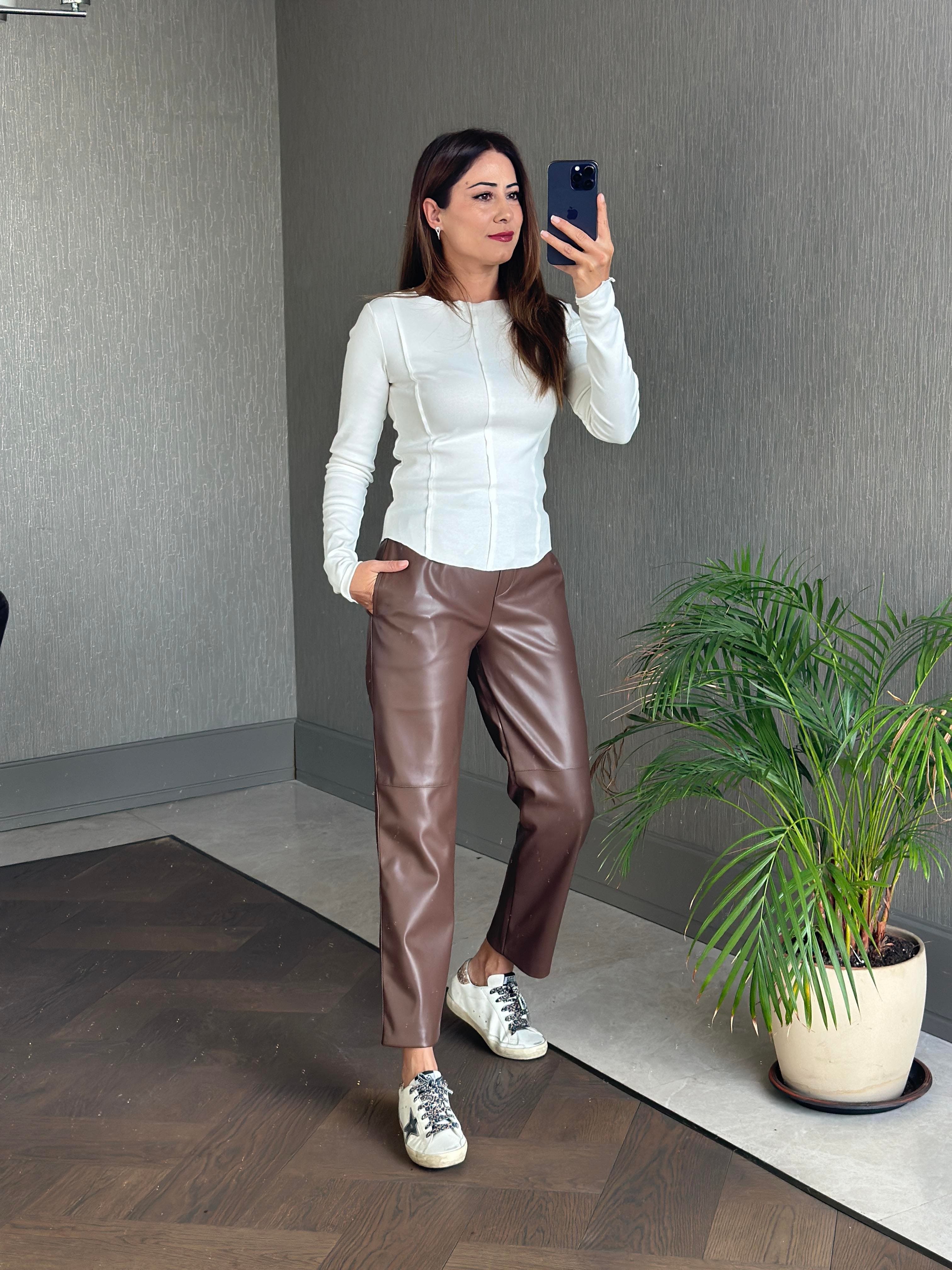 Beyaz Eteği Oval Bisiklet Yaka Uzun Kol Dikiş Detay Kadın Body