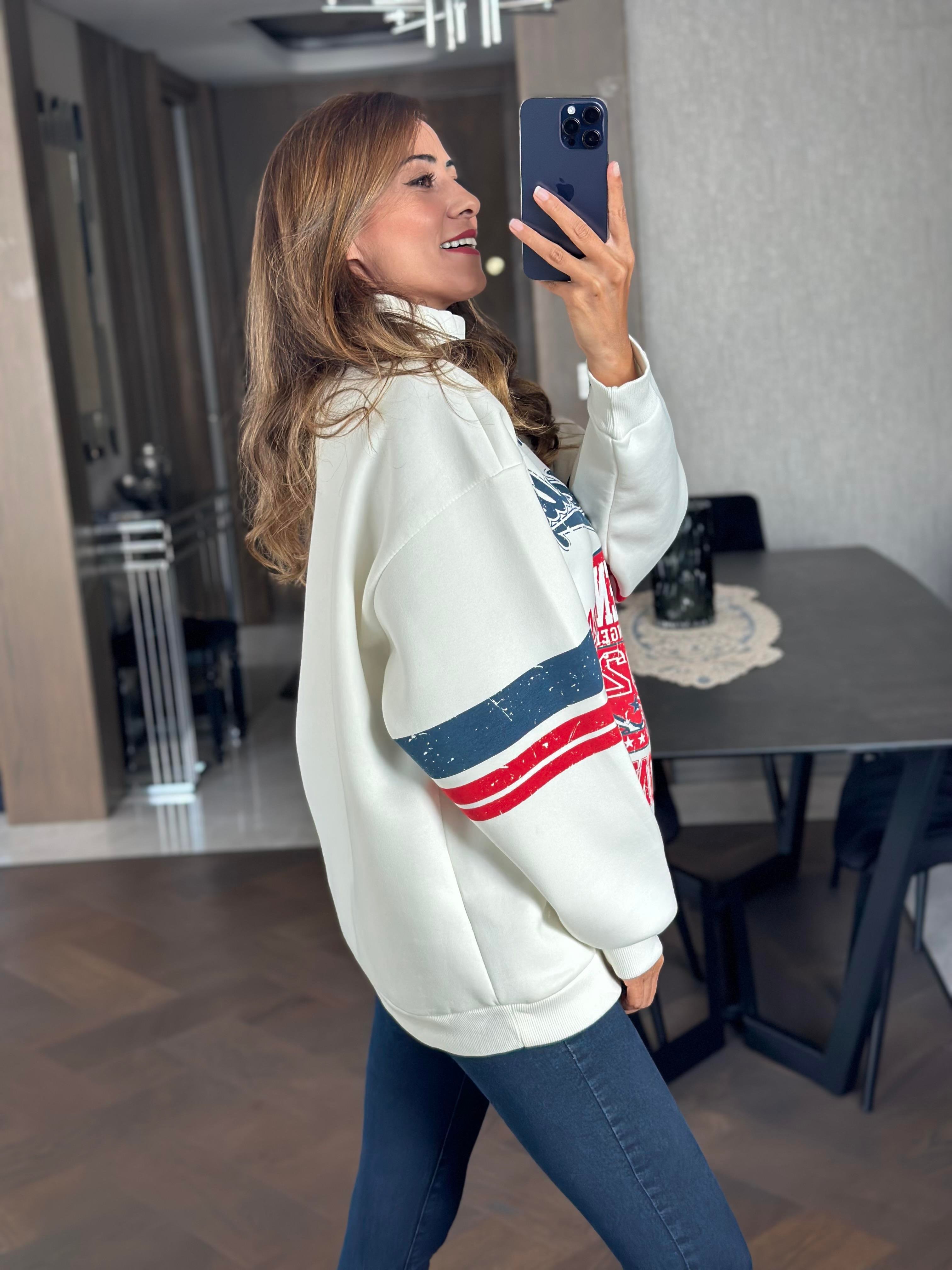 Beyaz Fermuarlı Önü Ve Kolu Baskılı Kadın Sweatshirt