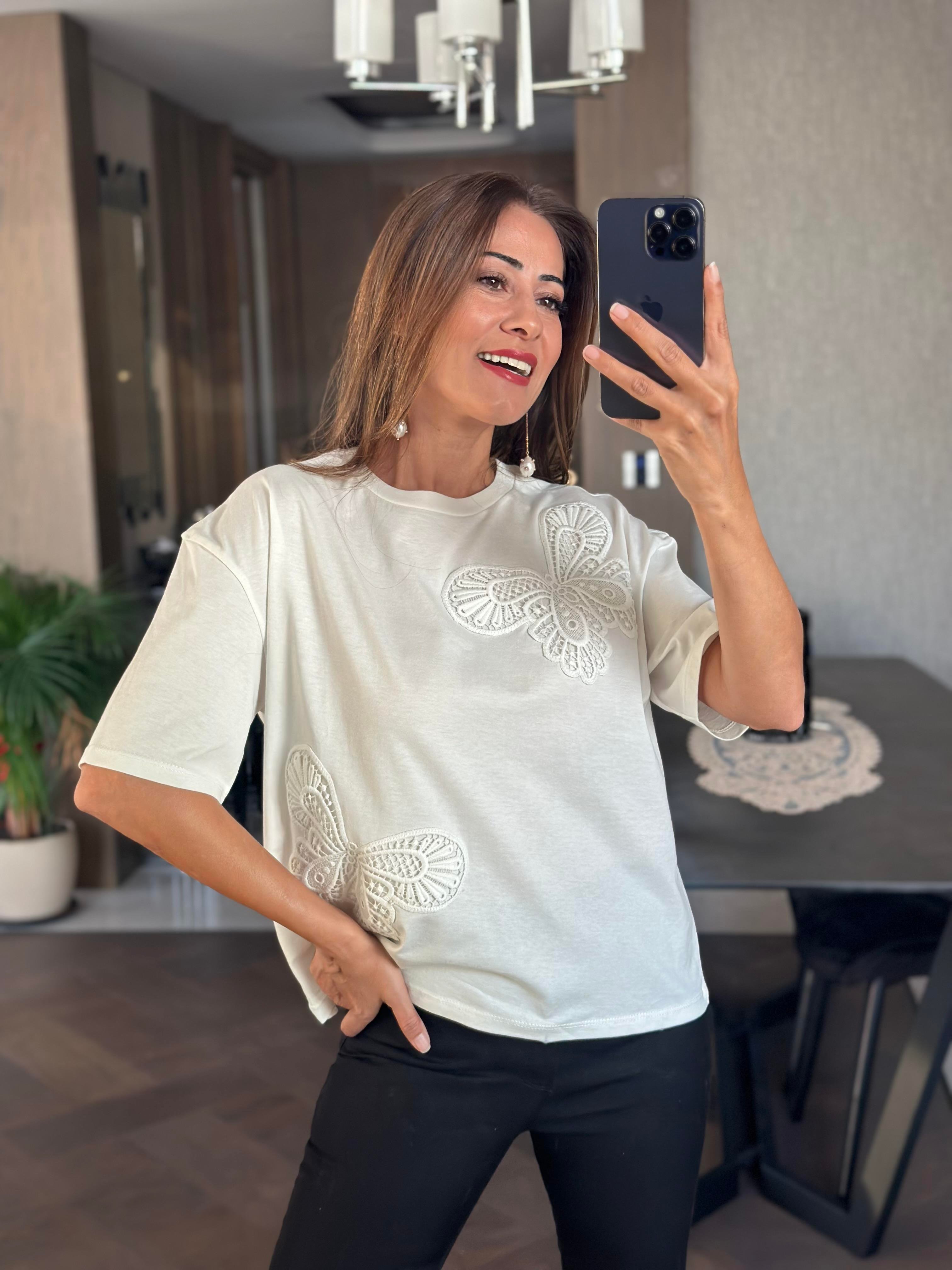 Beyaz İki Kelebek Güpür Detay Bisiklet Yaka Kadın T-shirt