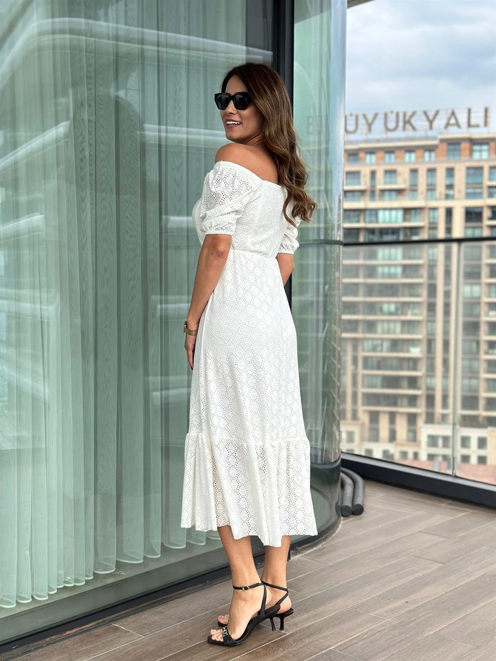 Beyaz Kare Yaka Kısa Kol Örme Brode Kadın Elbise