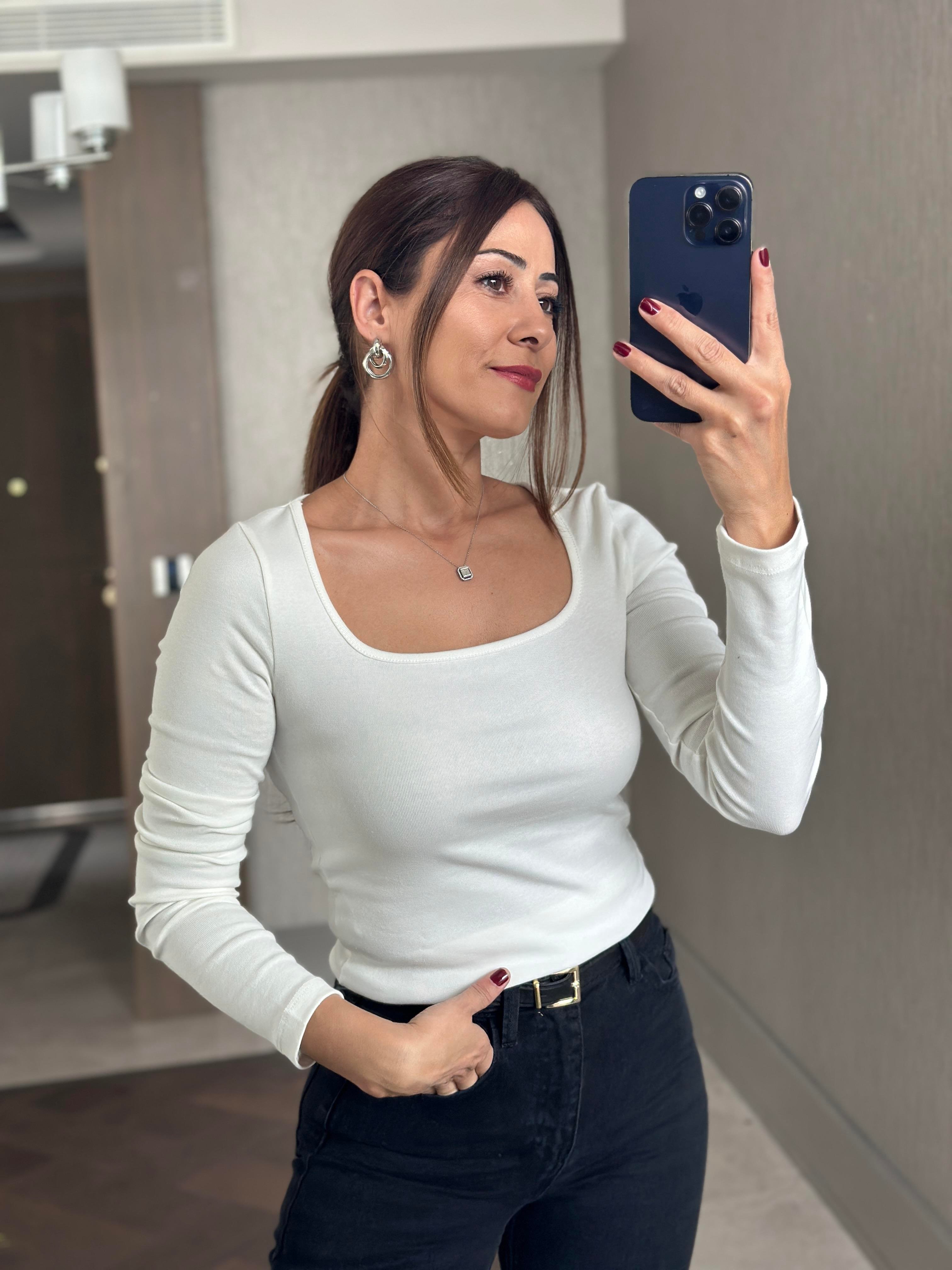 Beyaz Kare Yaka Uzun Kollu Kadın Body