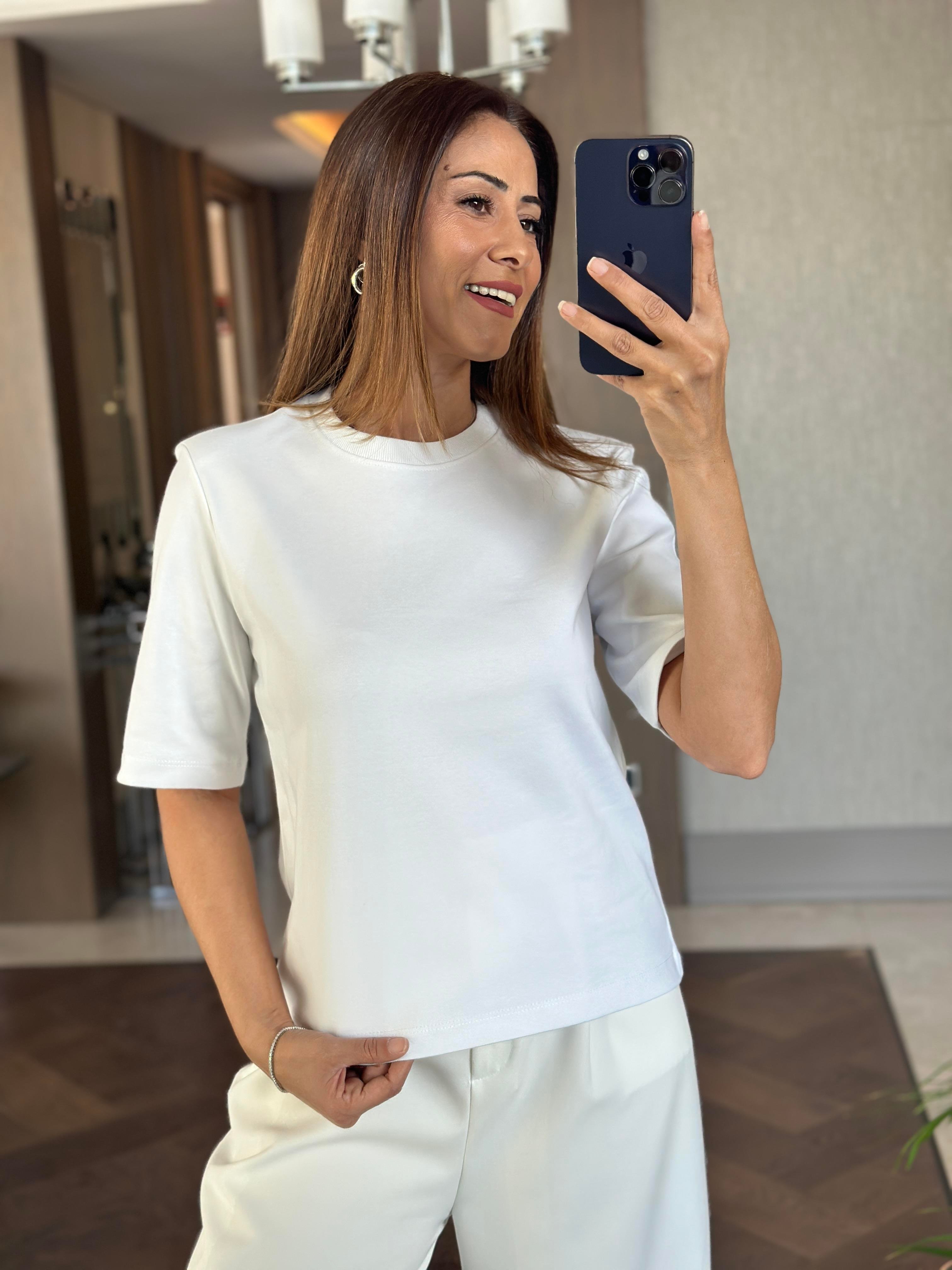 Beyaz Karol Vatkalı Yakası Ribanalı Kısa Kol Kadın T-Shirt